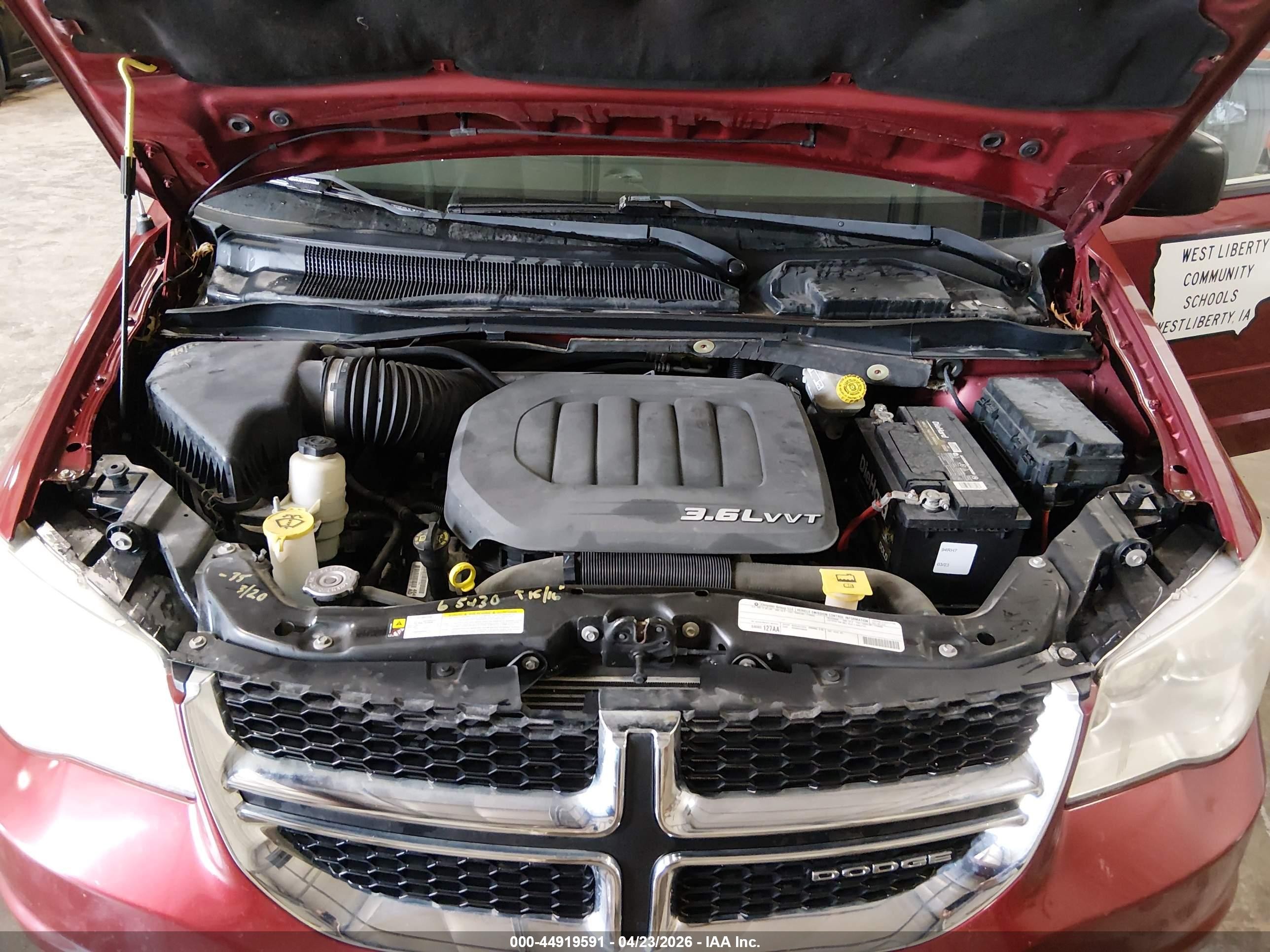 2011 Dodge Grand Caravan Express Red vin: 2D4RN4DG9BR715409