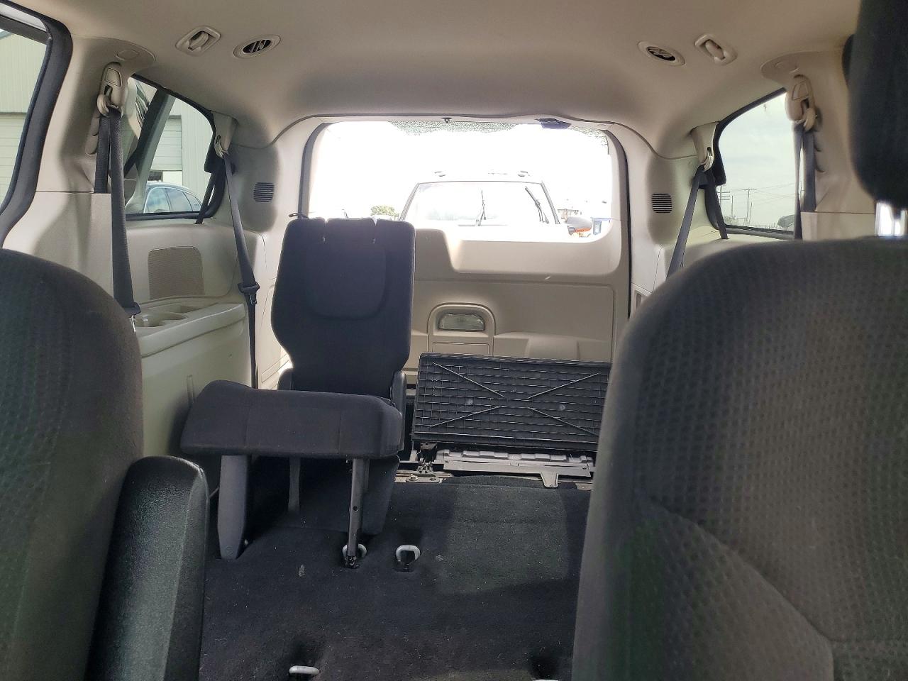 2011 Dodge Grand Caravan Express Silver vin: 2D4RN4DG9BR769051