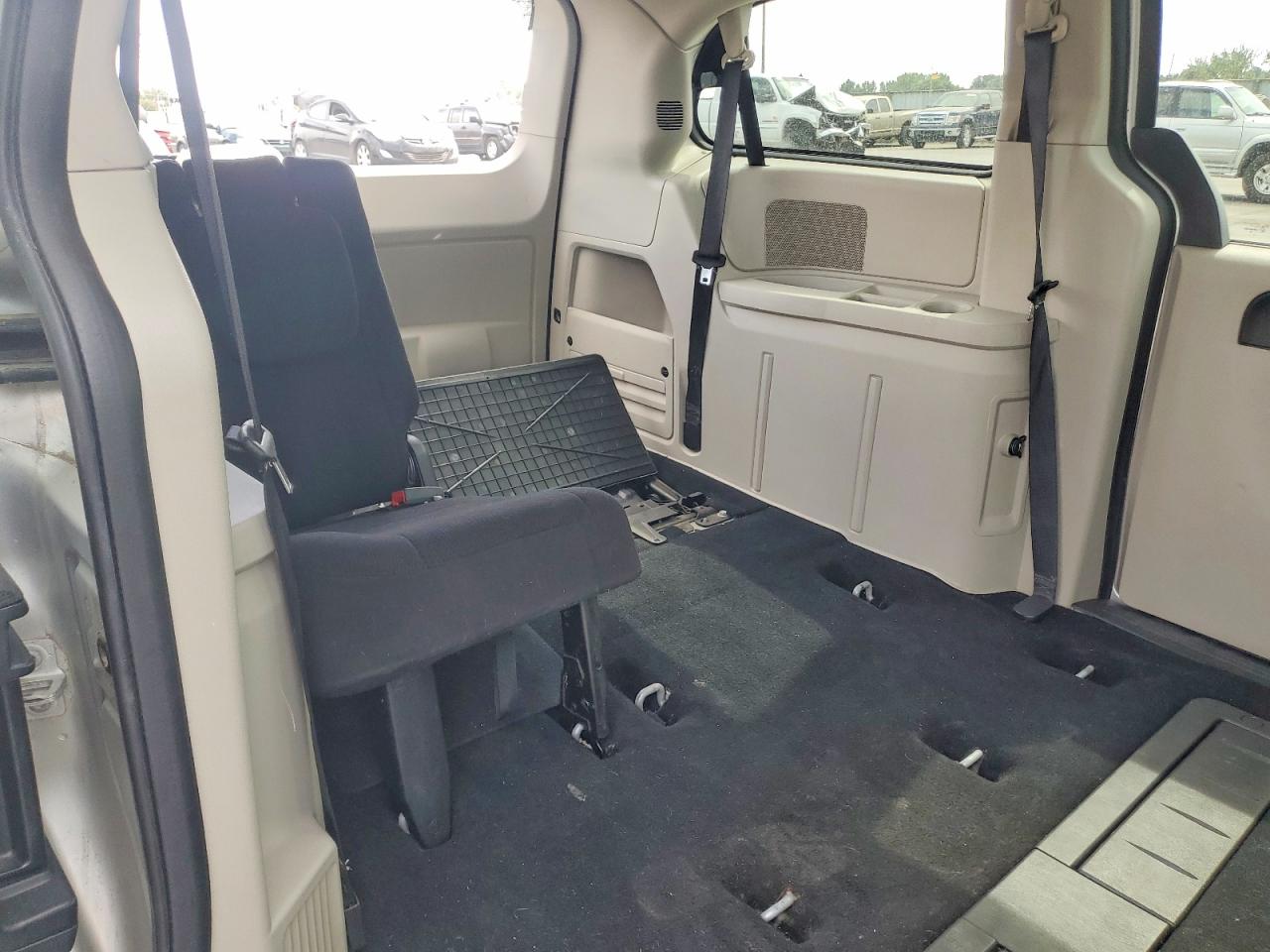 2011 Dodge Grand Caravan Express Silver vin: 2D4RN4DG9BR769051