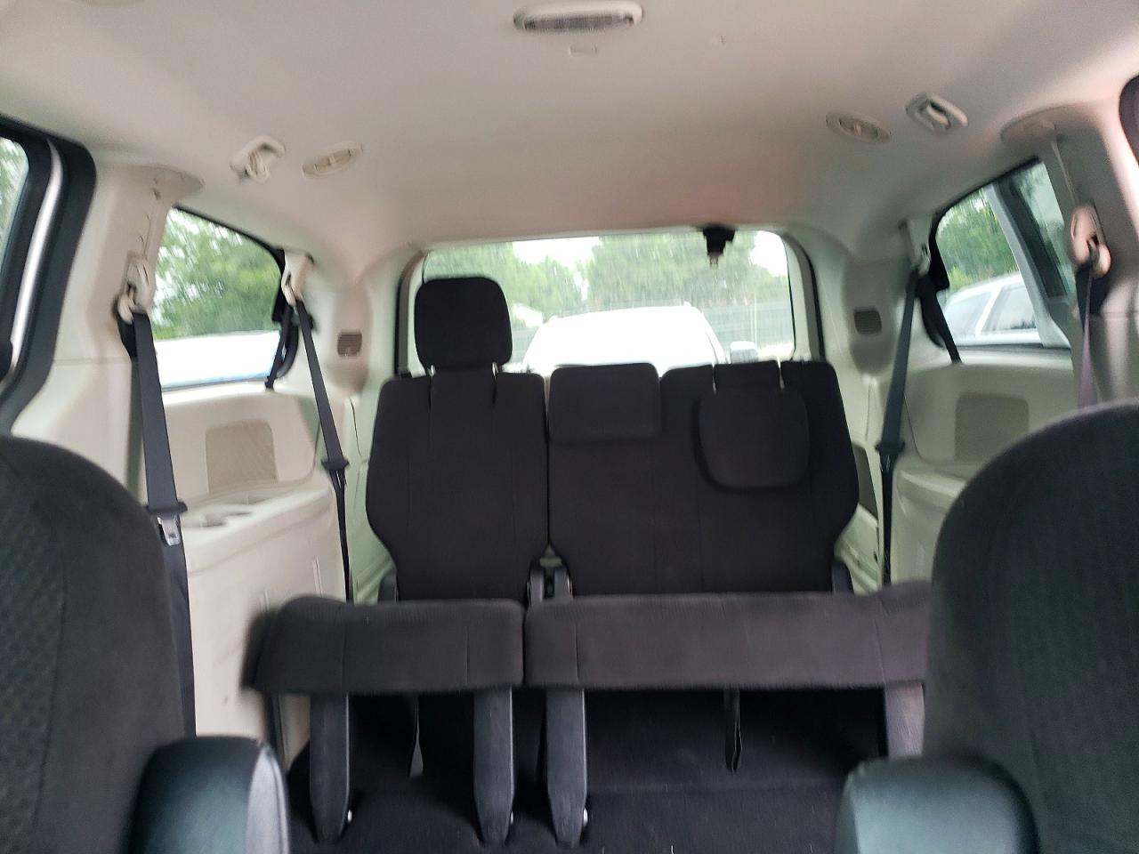 2011 Dodge Grand Caravan Express Silver vin: 2D4RN4DGXBR680203