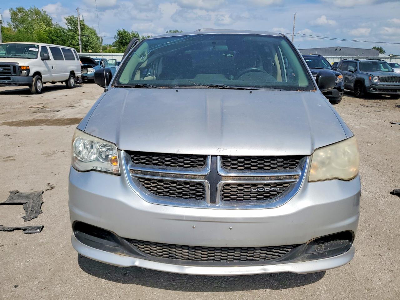 2011 Dodge Grand Caravan Express Silver vin: 2D4RN4DGXBR732204