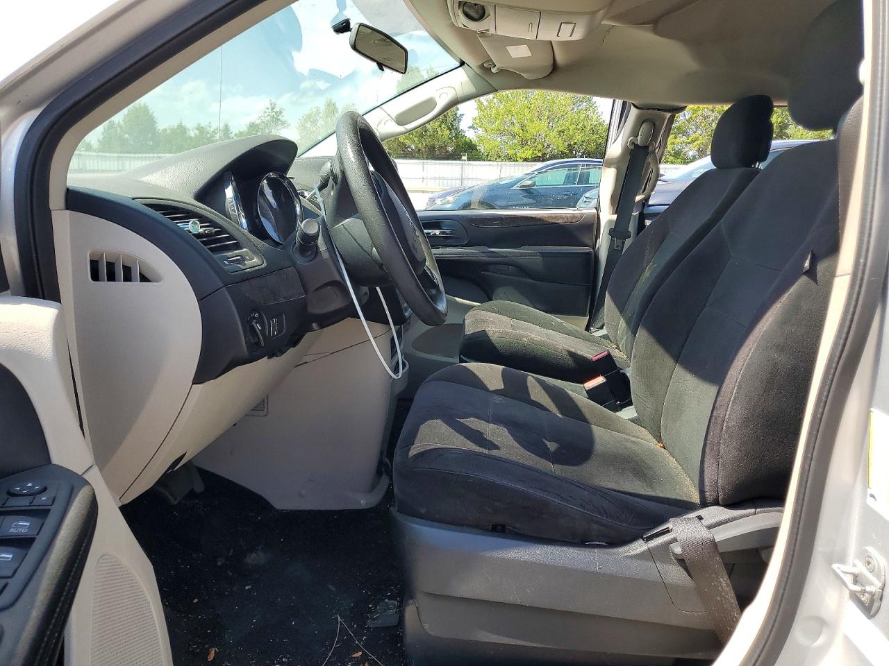 2011 Dodge Grand Caravan Express Silver vin: 2D4RN4DGXBR732204