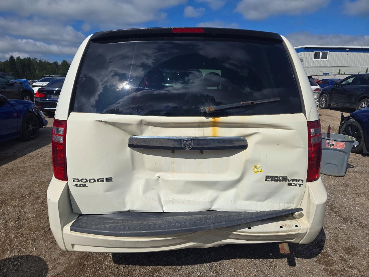 2010 Dodge Grand Caravan Se Белый vin: 2D4RN4DX7AR484931