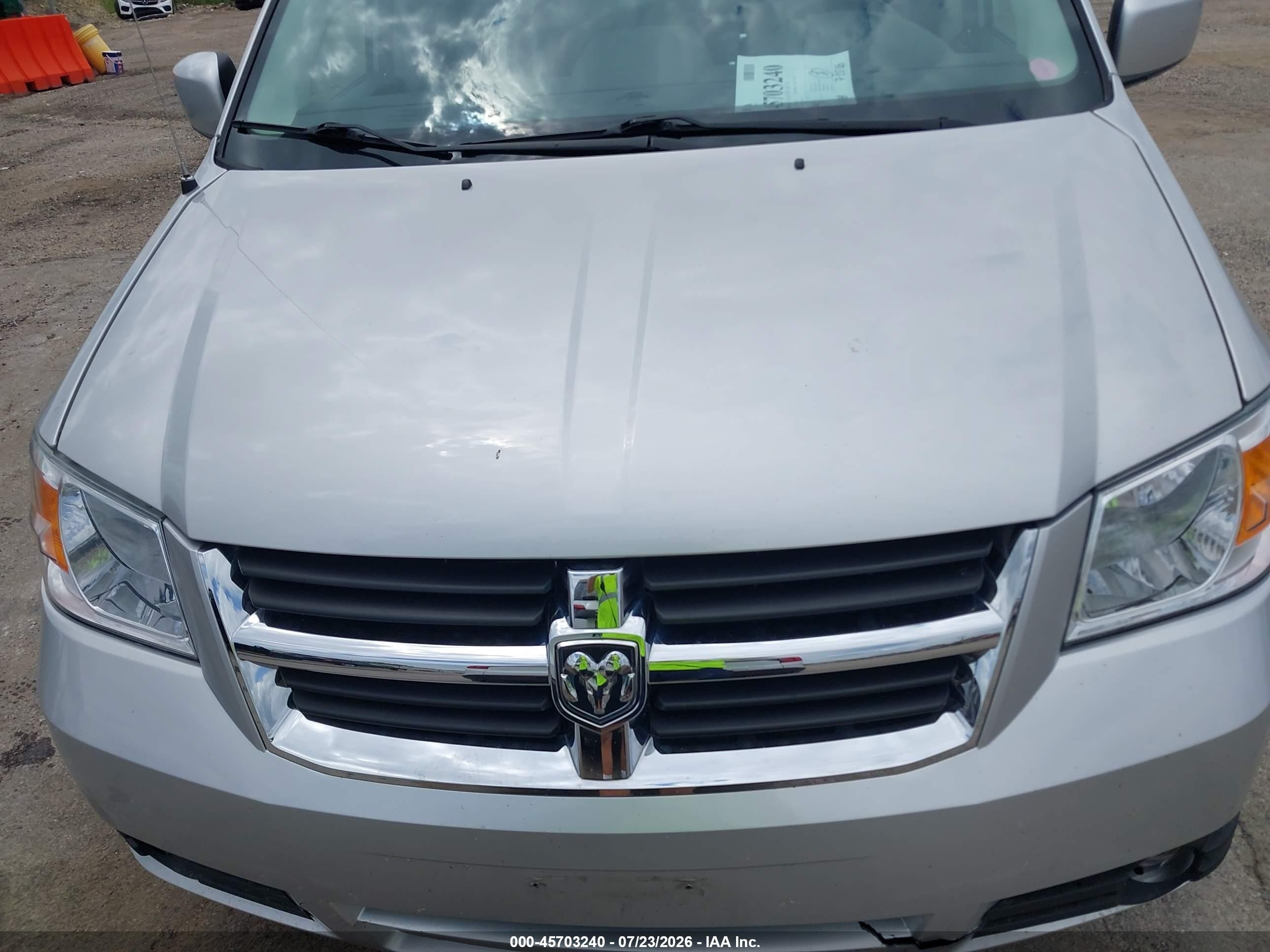 2010 Dodge Grand Caravan Sxt Silver vin: 2D4RN5D10AR121100