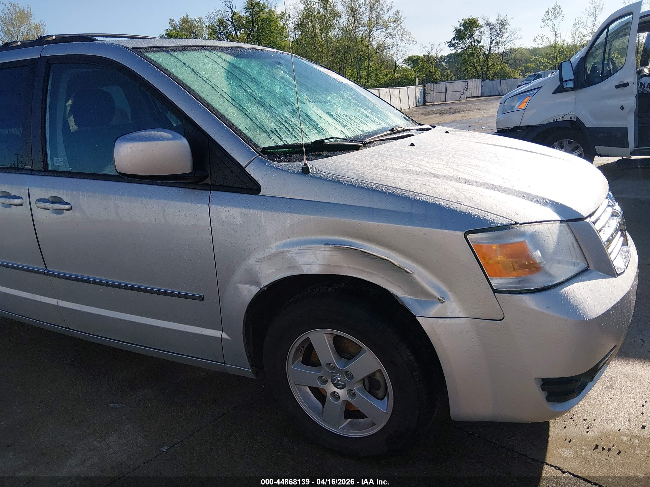 2010 Dodge Grand Caravan Sxt Silver vin: 2D4RN5D10AR237655