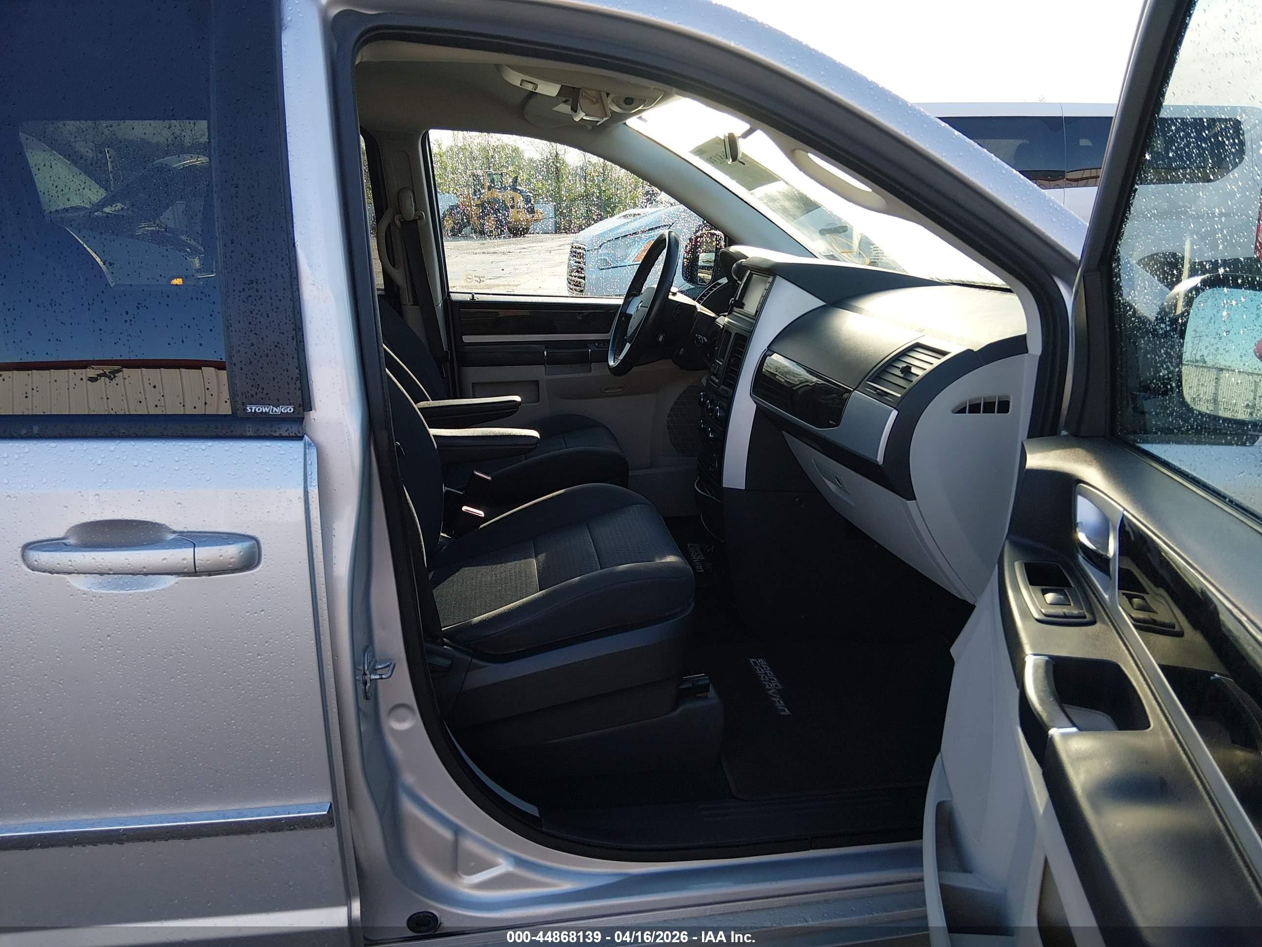 2010 Dodge Grand Caravan Sxt Silver vin: 2D4RN5D10AR237655