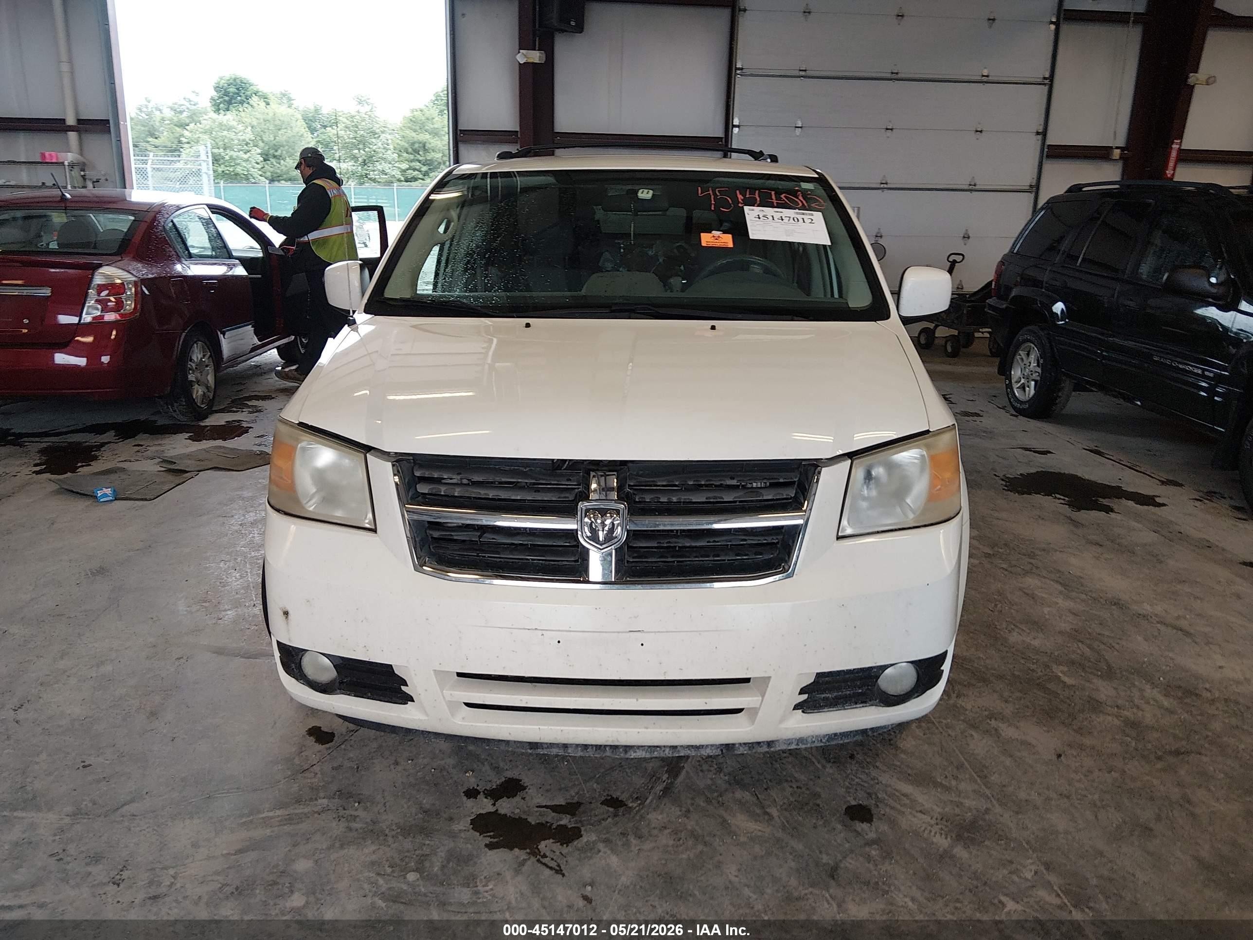 2010 Dodge Grand Caravan Sxt White vin: 2D4RN5D10AR264483