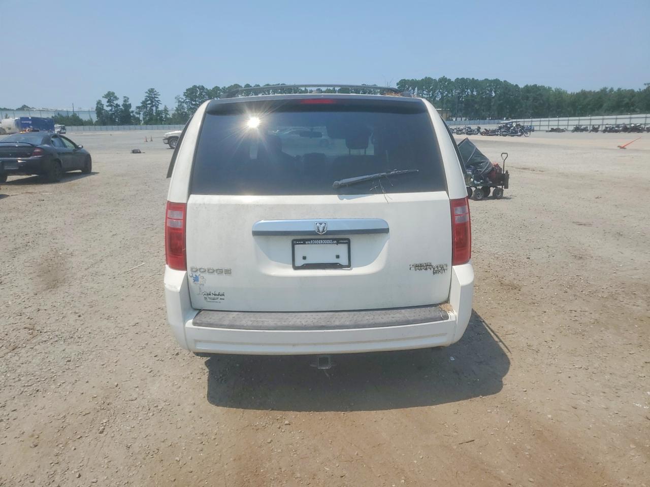 2010 Dodge Grand Caravan White vin: 2D4RN5D11AR155174