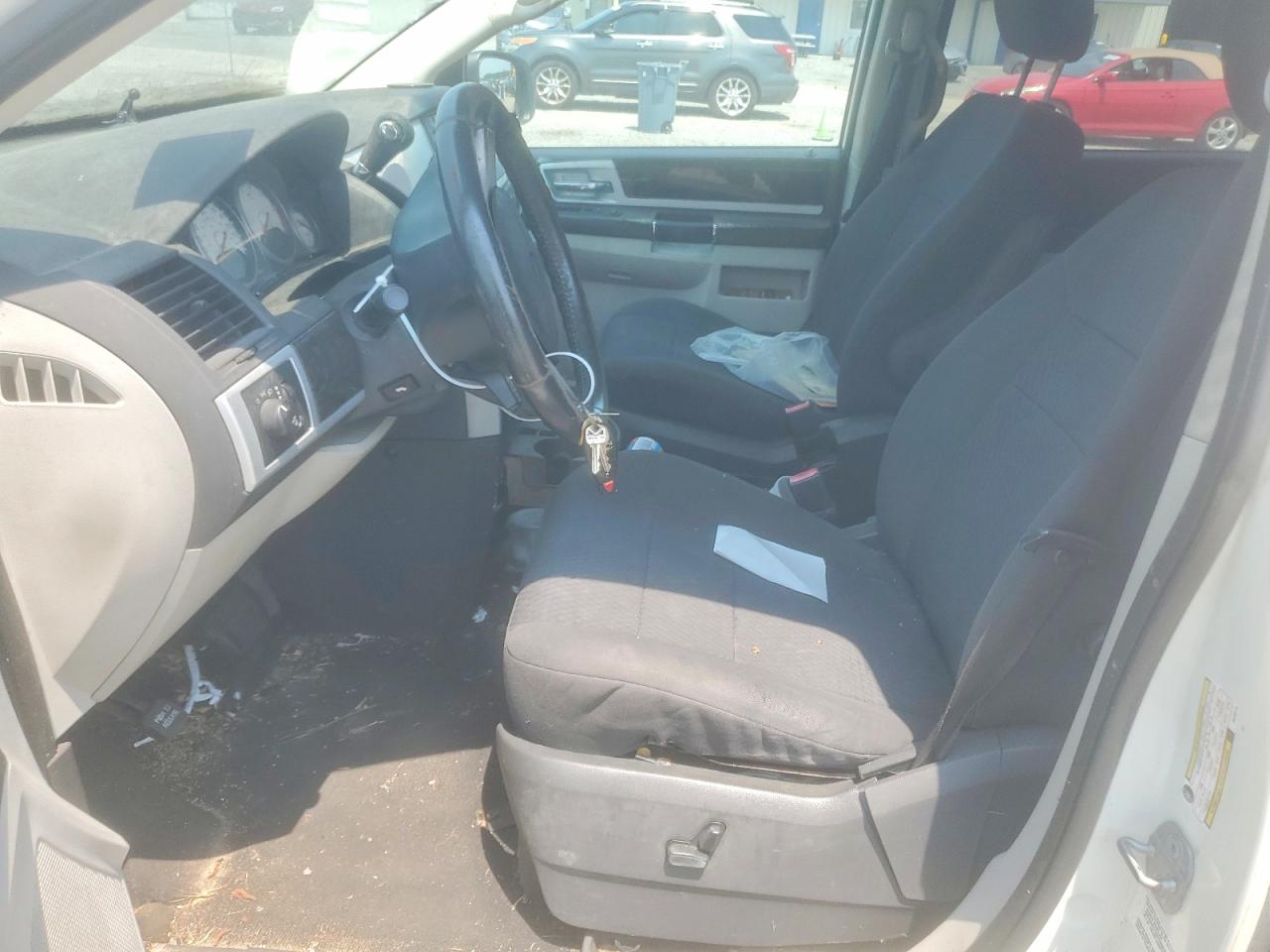 2010 Dodge Grand Caravan White vin: 2D4RN5D11AR155174