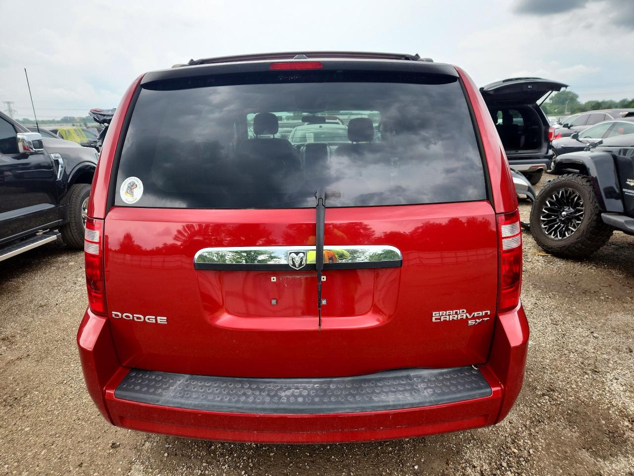 2010 Dodge Grand Caravan Sxt Red vin: 2D4RN5D11AR201358