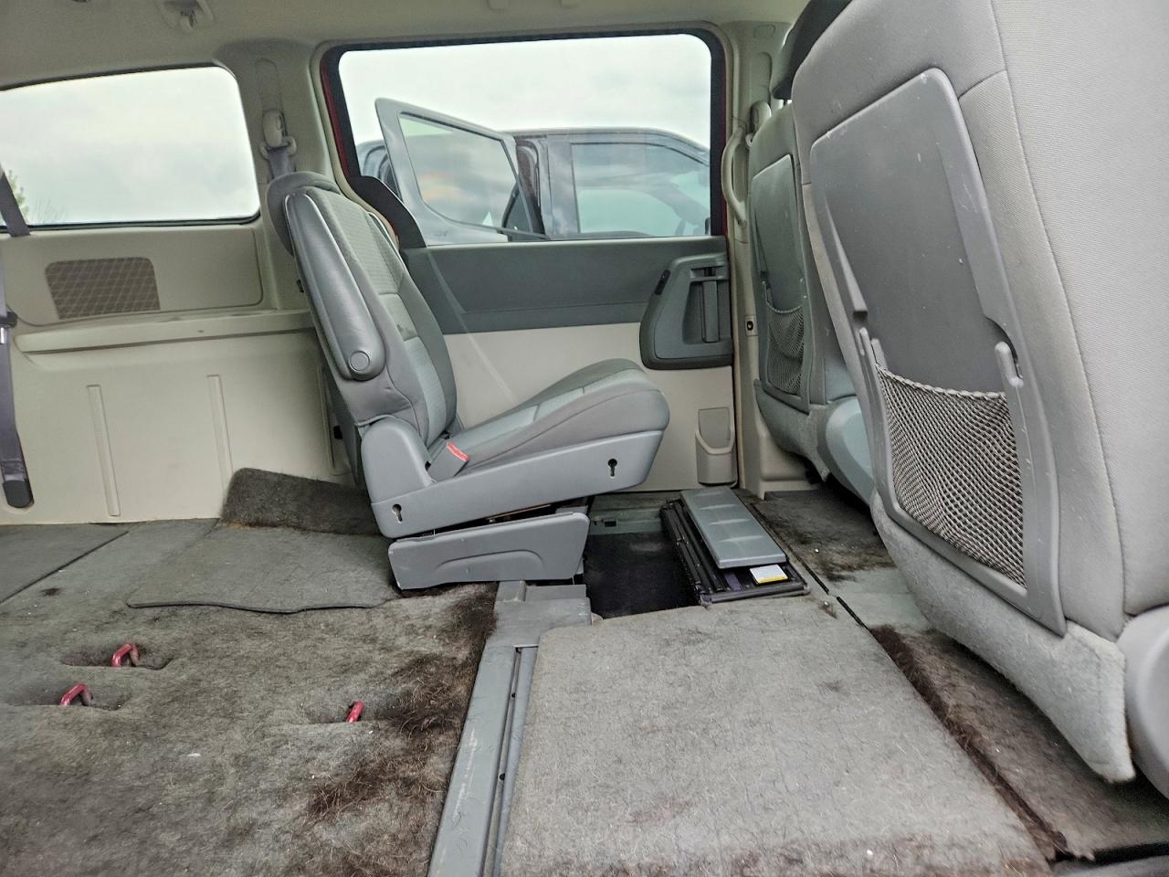 2010 Dodge Grand Caravan Sxt Red vin: 2D4RN5D11AR201358