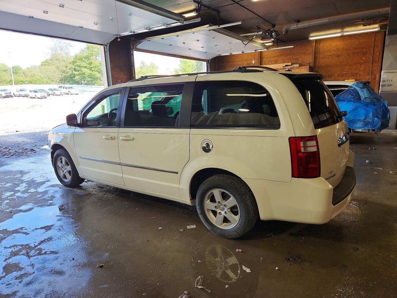 2010 Dodge Grand Caravan Sxt White vin: 2D4RN5D11AR211579