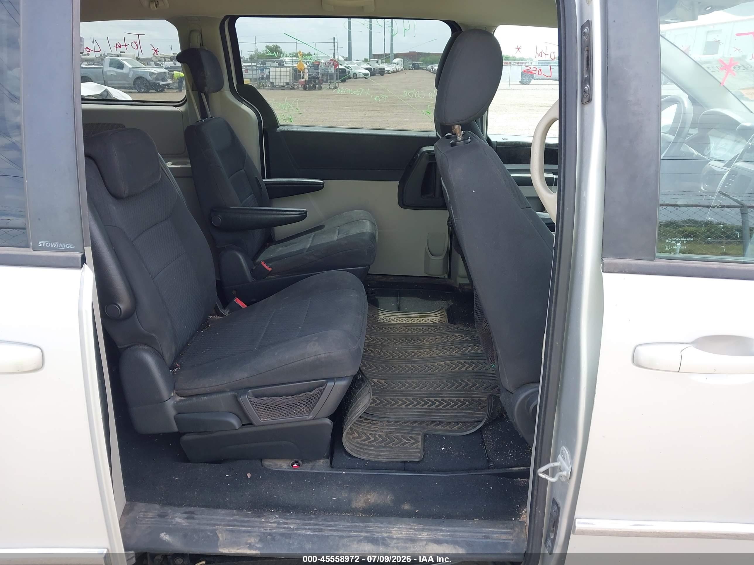2010 Dodge Grand Caravan Sxt Silver vin: 2D4RN5D11AR262175