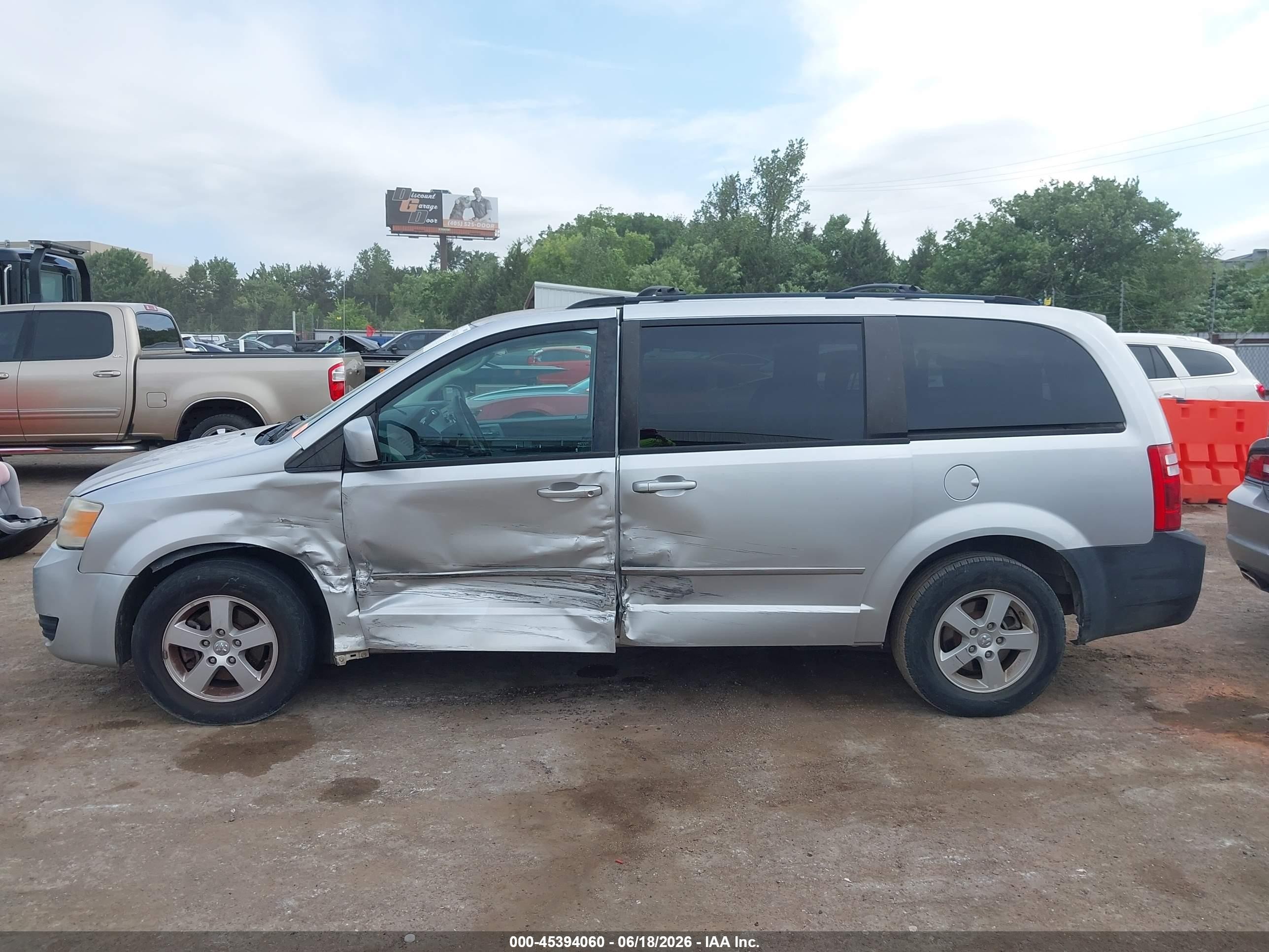 2010 Dodge Grand Caravan Sxt Silver vin: 2D4RN5D11AR318051
