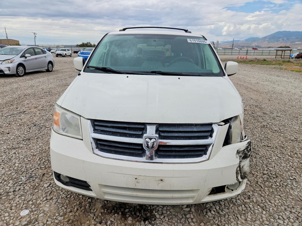 2010 Dodge Grand Caravan Sxt White vin: 2D4RN5D11AR445124