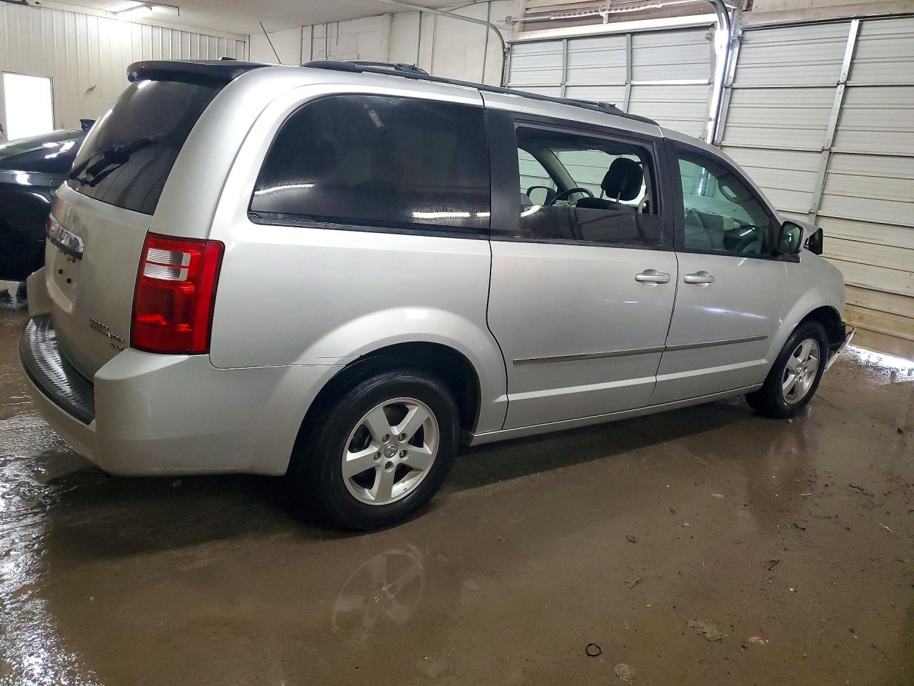 2010 Dodge Grand Caravan Sxt Silver vin: 2D4RN5D11AR475689