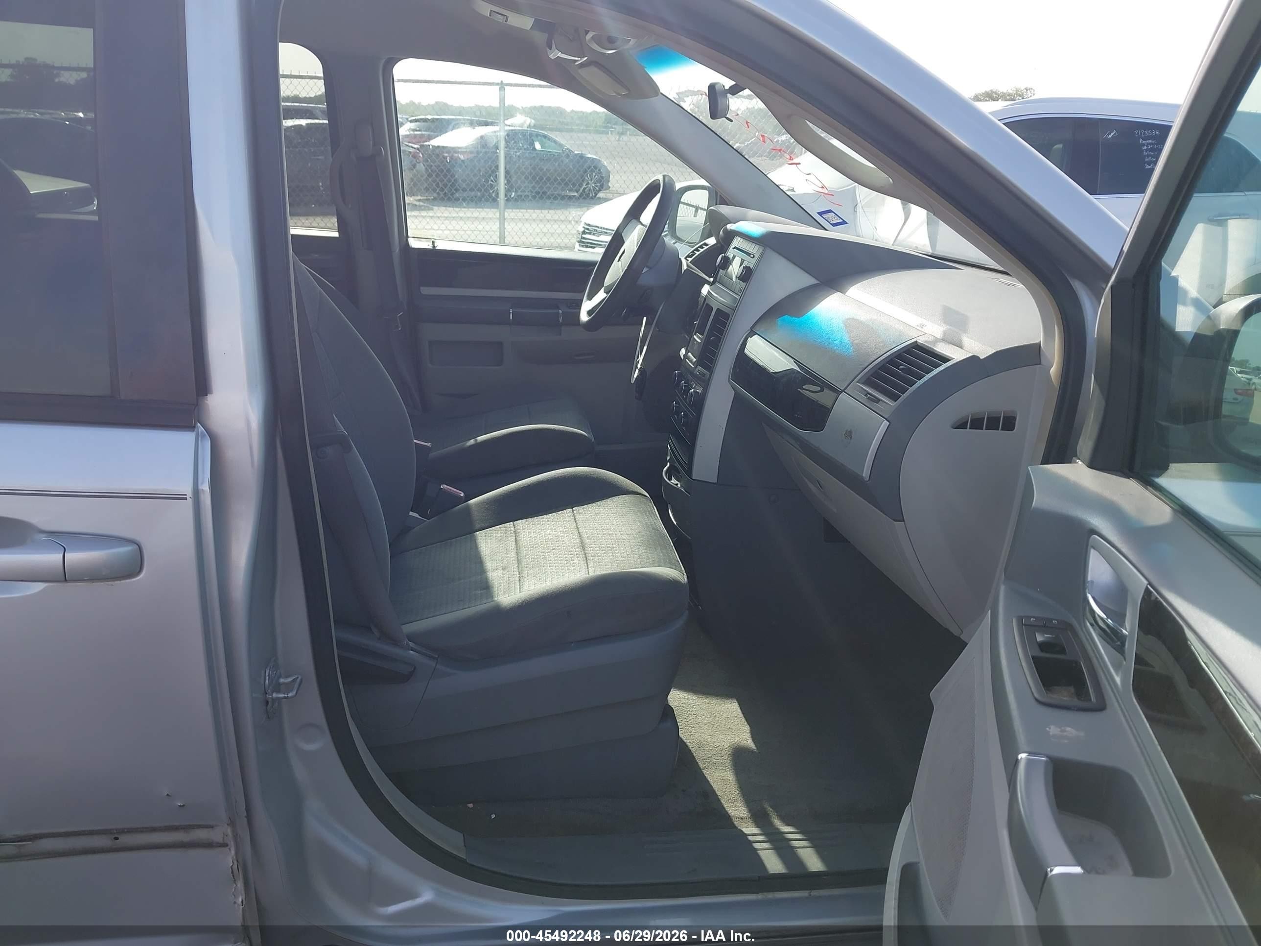 2010 Dodge Grand Caravan Sxt Silver vin: 2D4RN5D12AR155121