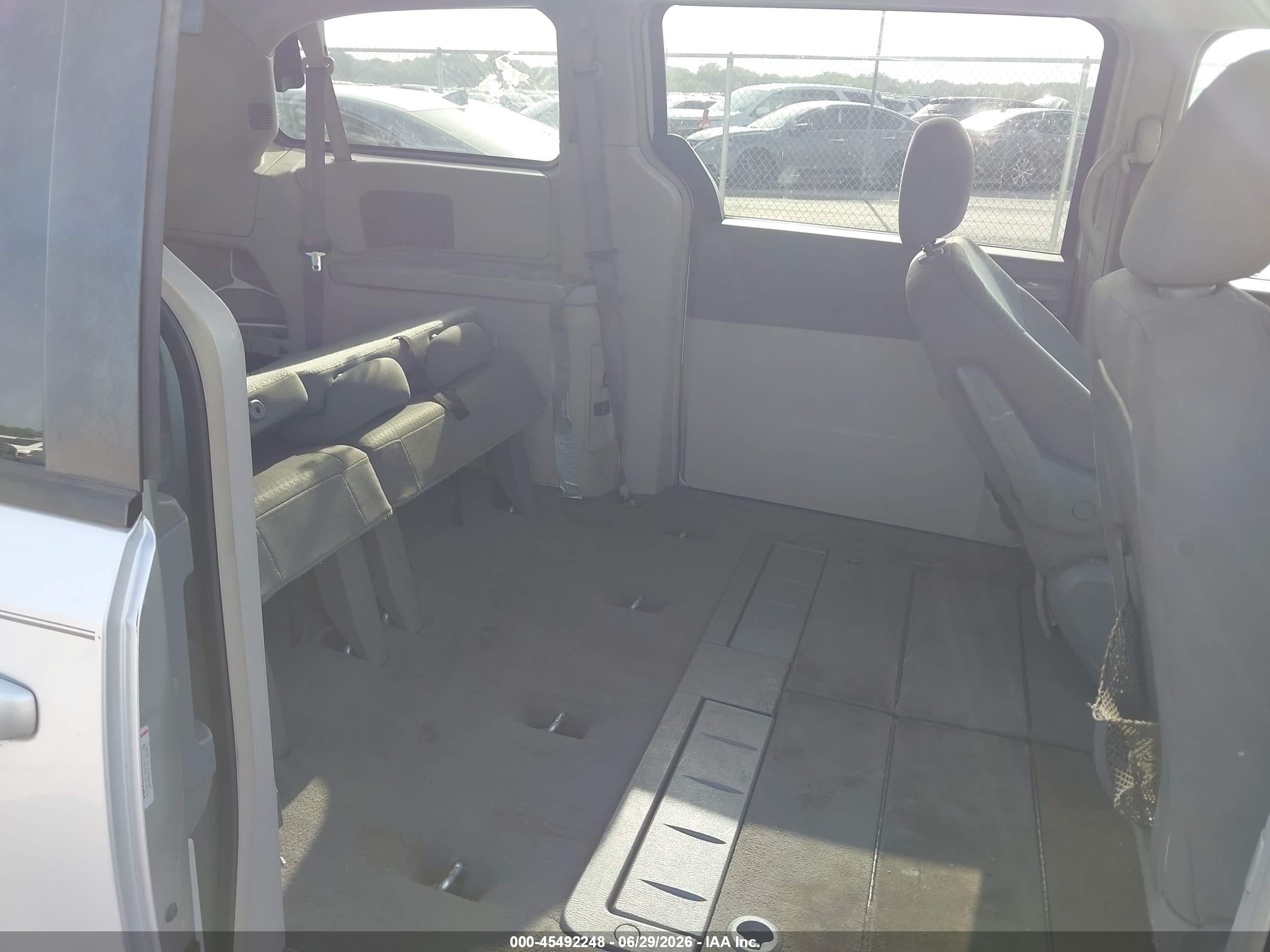 2010 Dodge Grand Caravan Sxt Silver vin: 2D4RN5D12AR155121