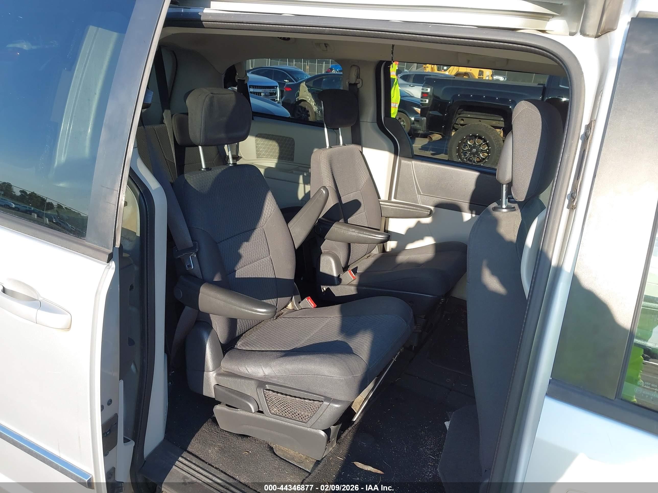 2010 Dodge Grand Caravan Sxt Silver vin: 2D4RN5D12AR409622