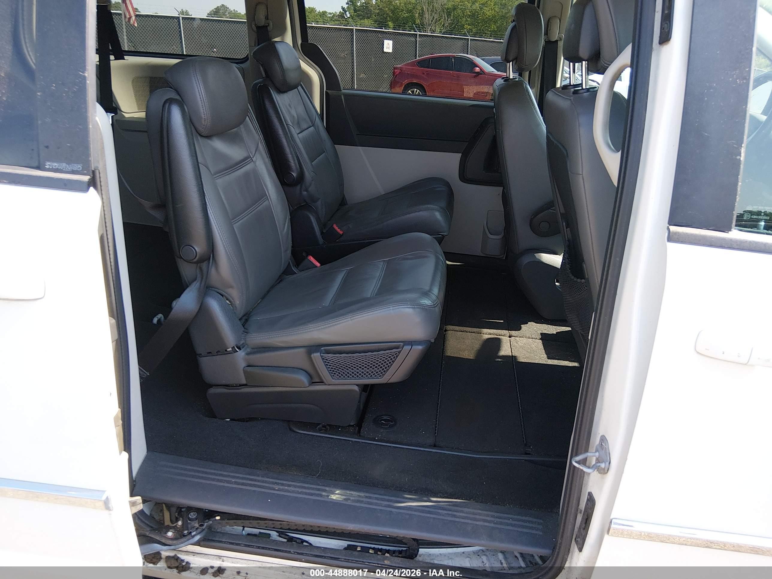 2010 Dodge Grand Caravan Sxt Белый vin: 2D4RN5D12AR434603