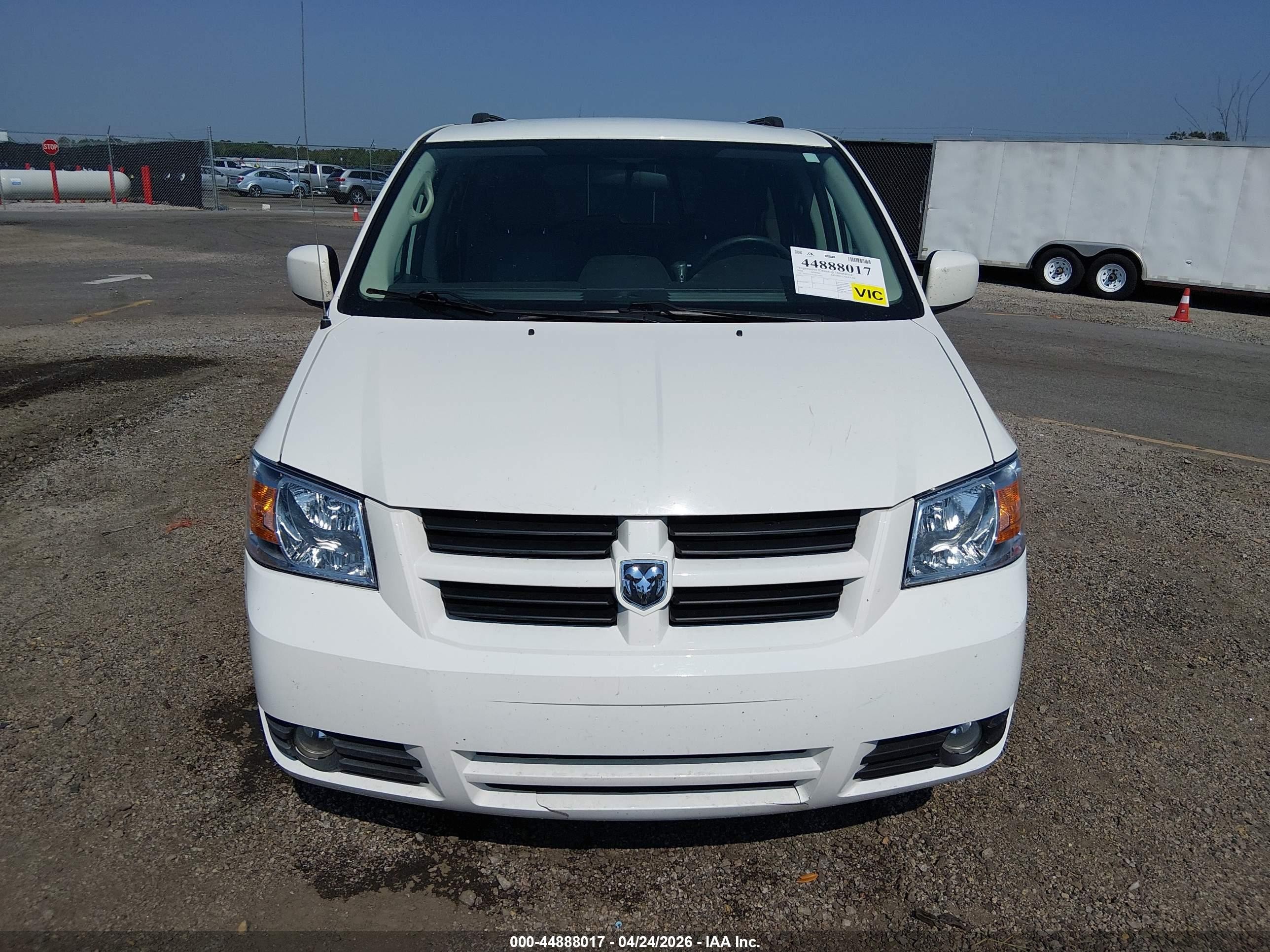 2010 Dodge Grand Caravan Sxt Белый vin: 2D4RN5D12AR434603