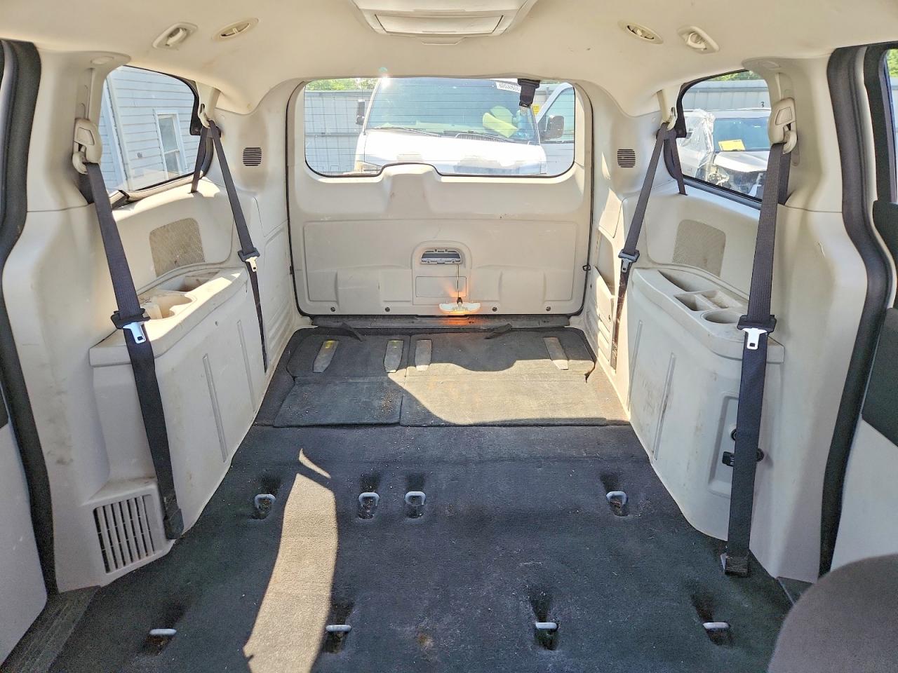 2010 Dodge Grand Caravan Sxt Silver vin: 2D4RN5D13AR443911