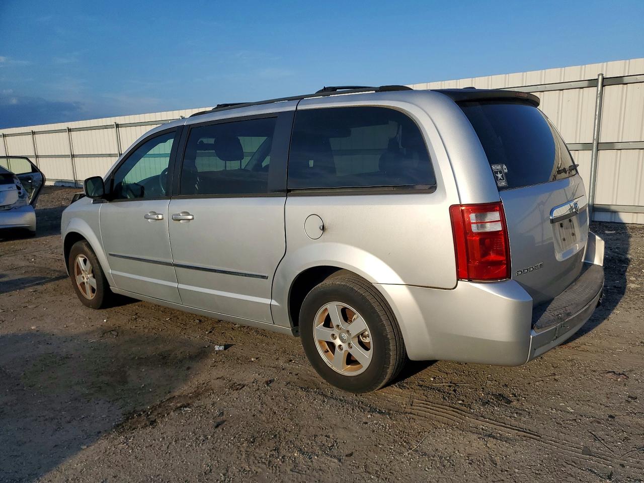 2010 Dodge Grand Caravan Sxt Silver vin: 2D4RN5D14AR216274