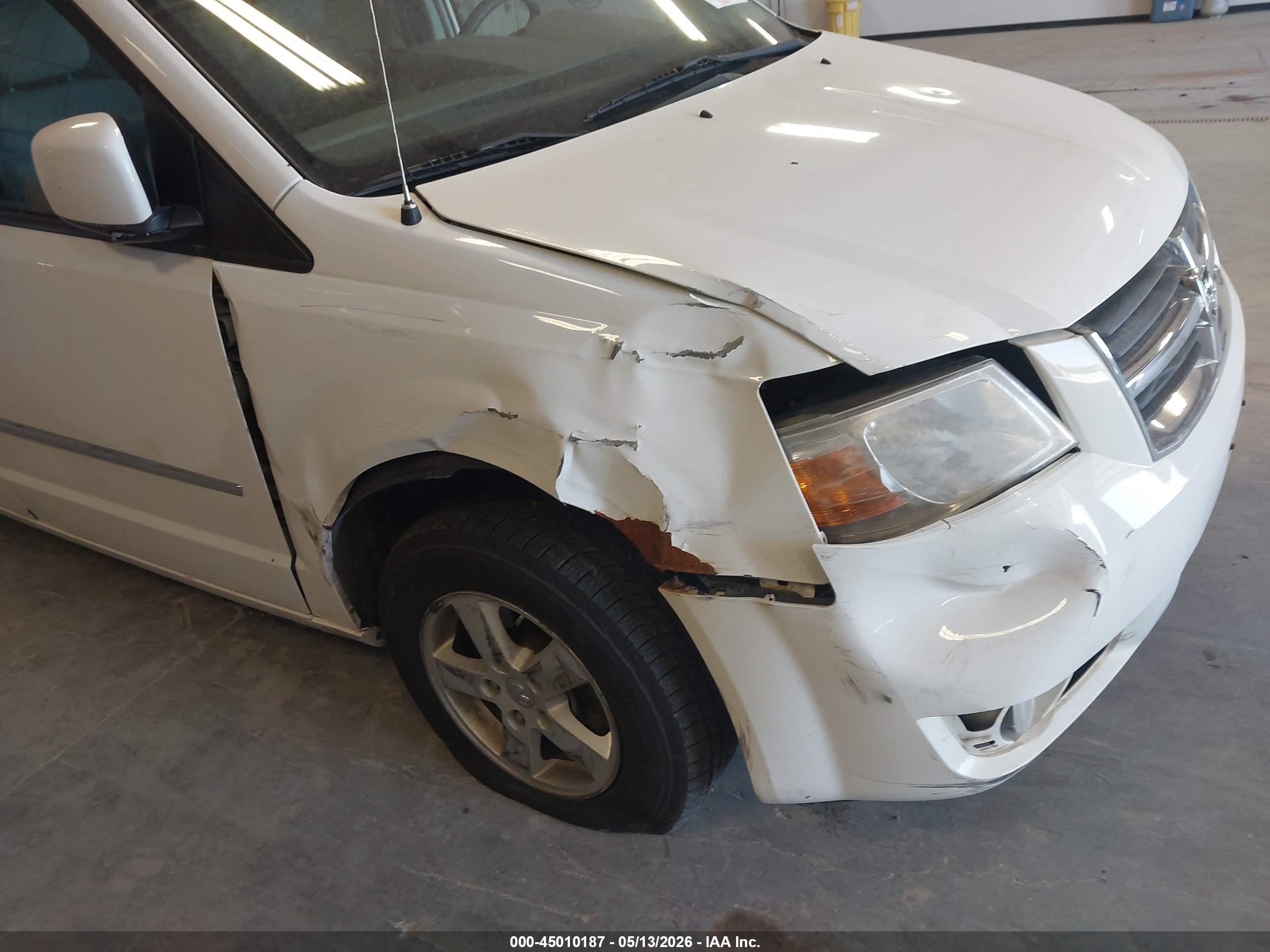 2010 Dodge Grand Caravan Sxt Белый vin: 2D4RN5D14AR489473