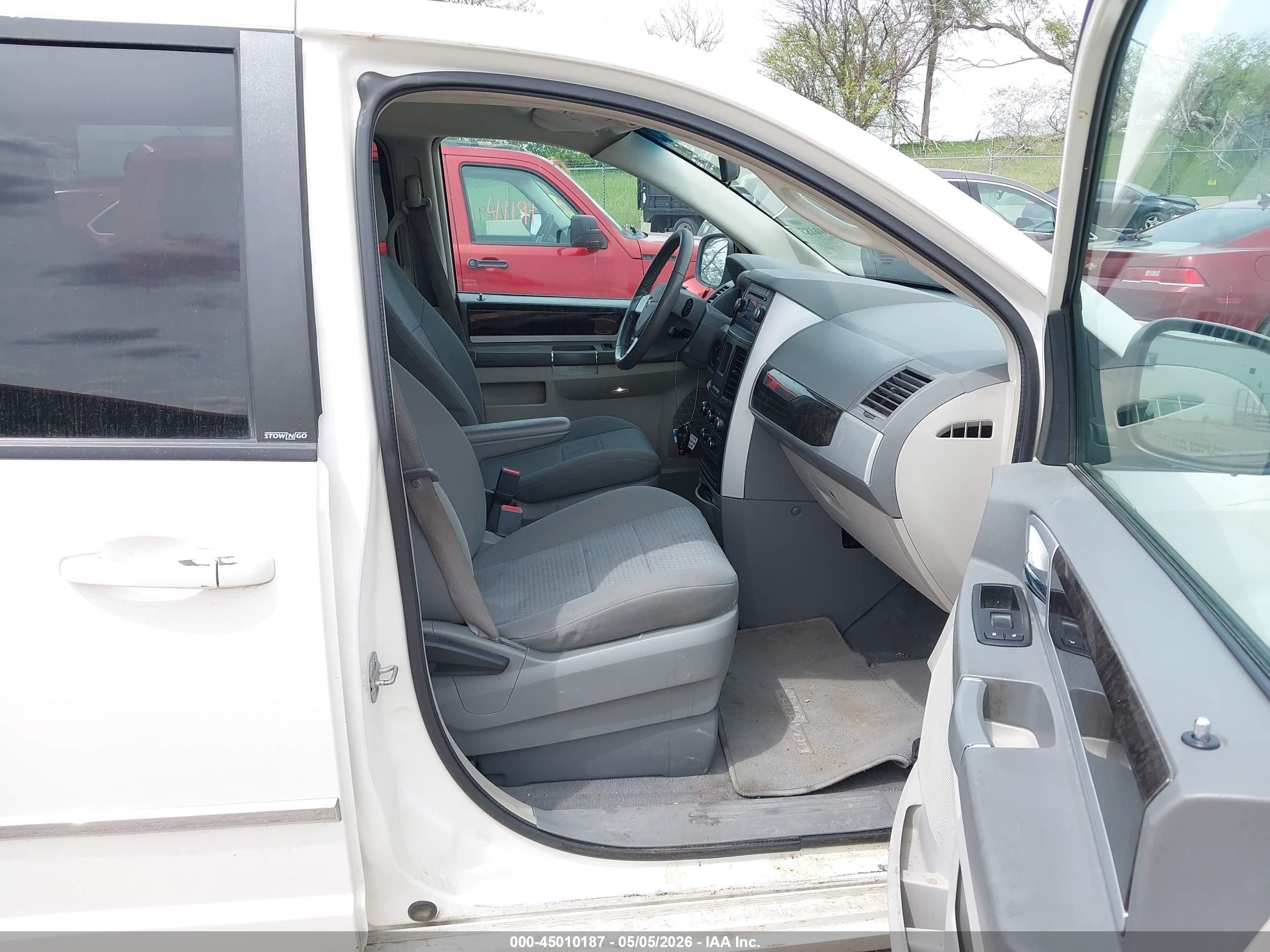 2010 Dodge Grand Caravan Sxt Белый vin: 2D4RN5D14AR489473