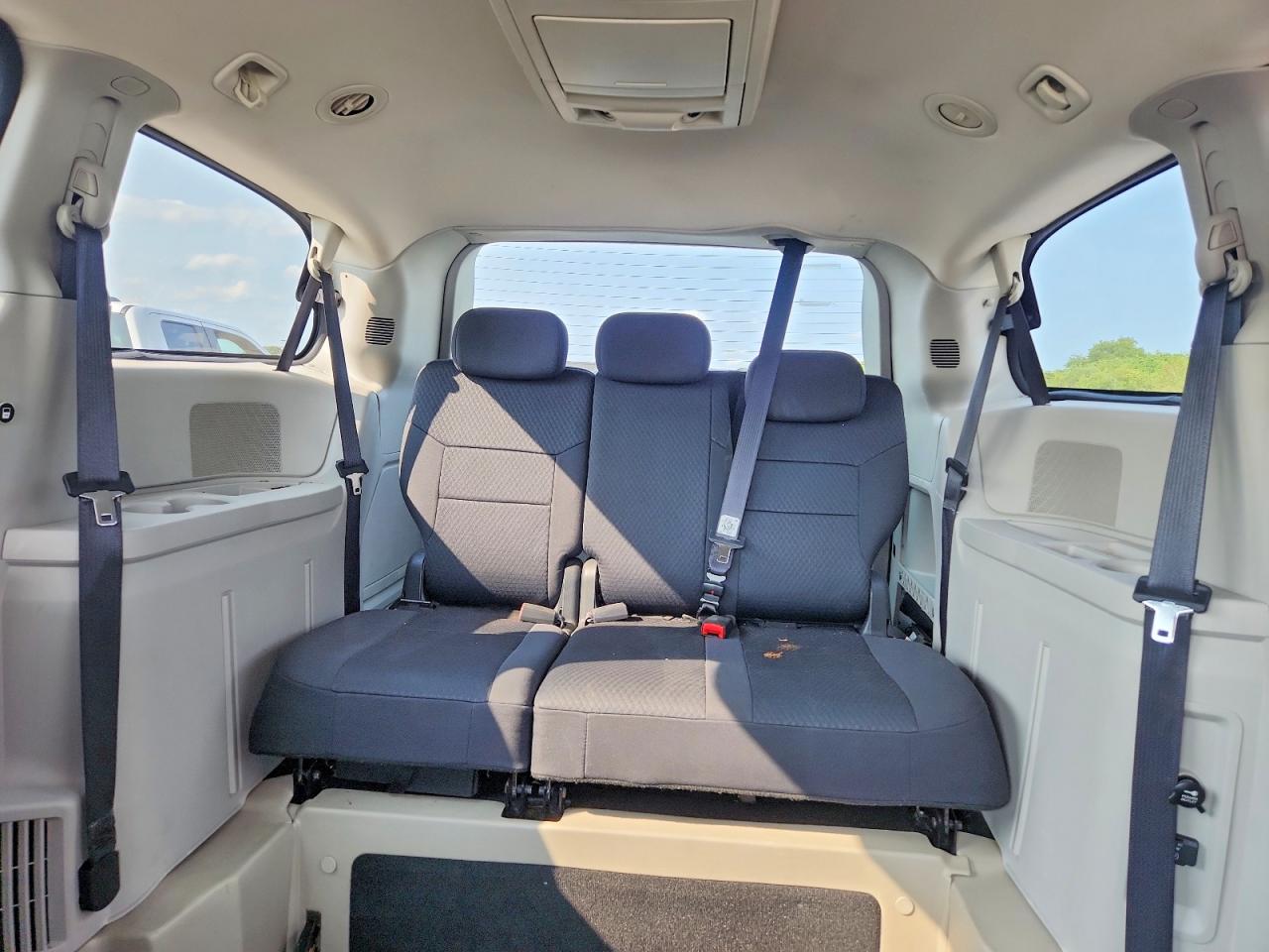 2010 Dodge Grand Caravan Sxt White vin: 2D4RN5D15AR131198