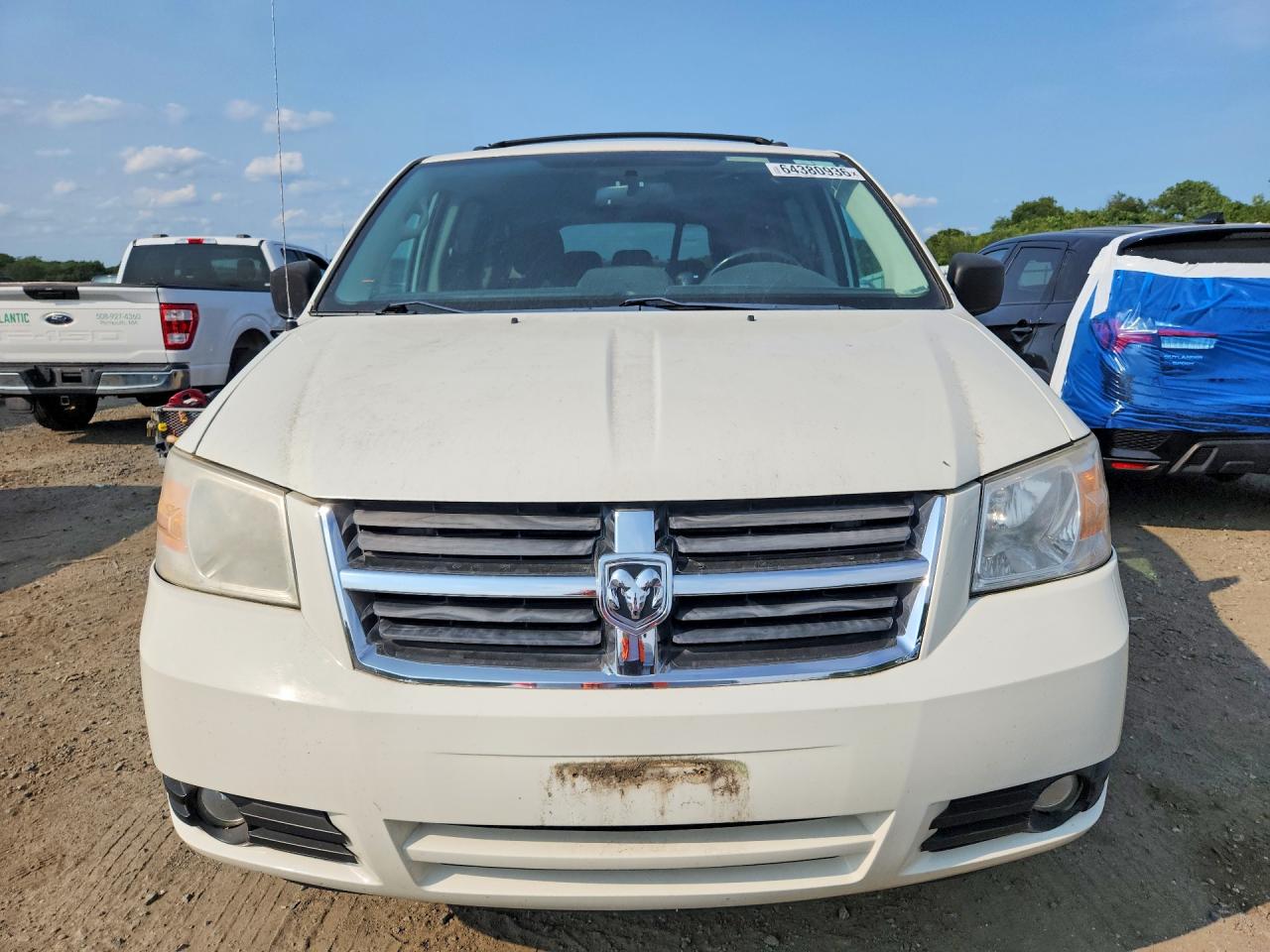 2010 Dodge Grand Caravan Sxt White vin: 2D4RN5D15AR131198