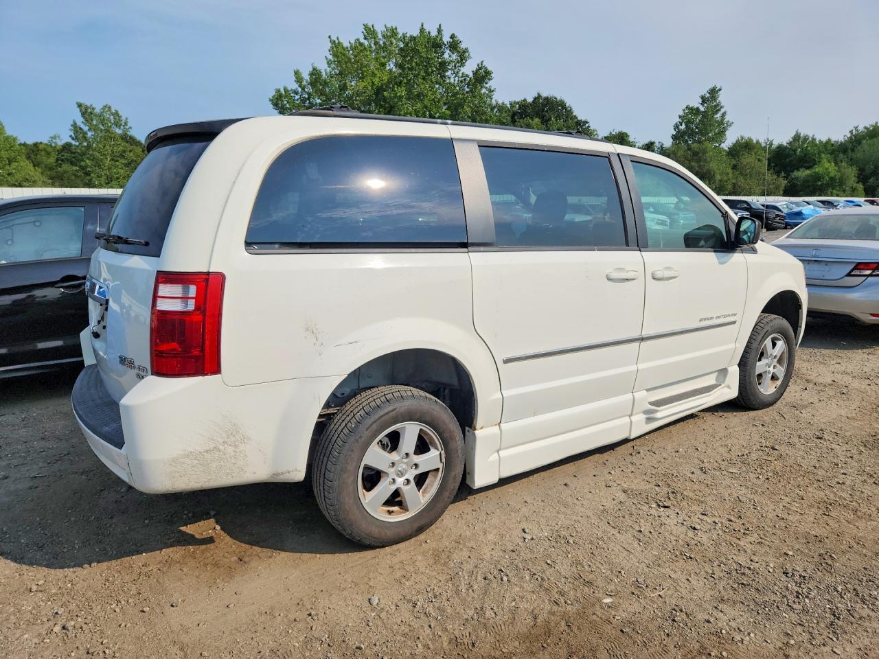 2010 Dodge Grand Caravan Sxt White vin: 2D4RN5D15AR131198