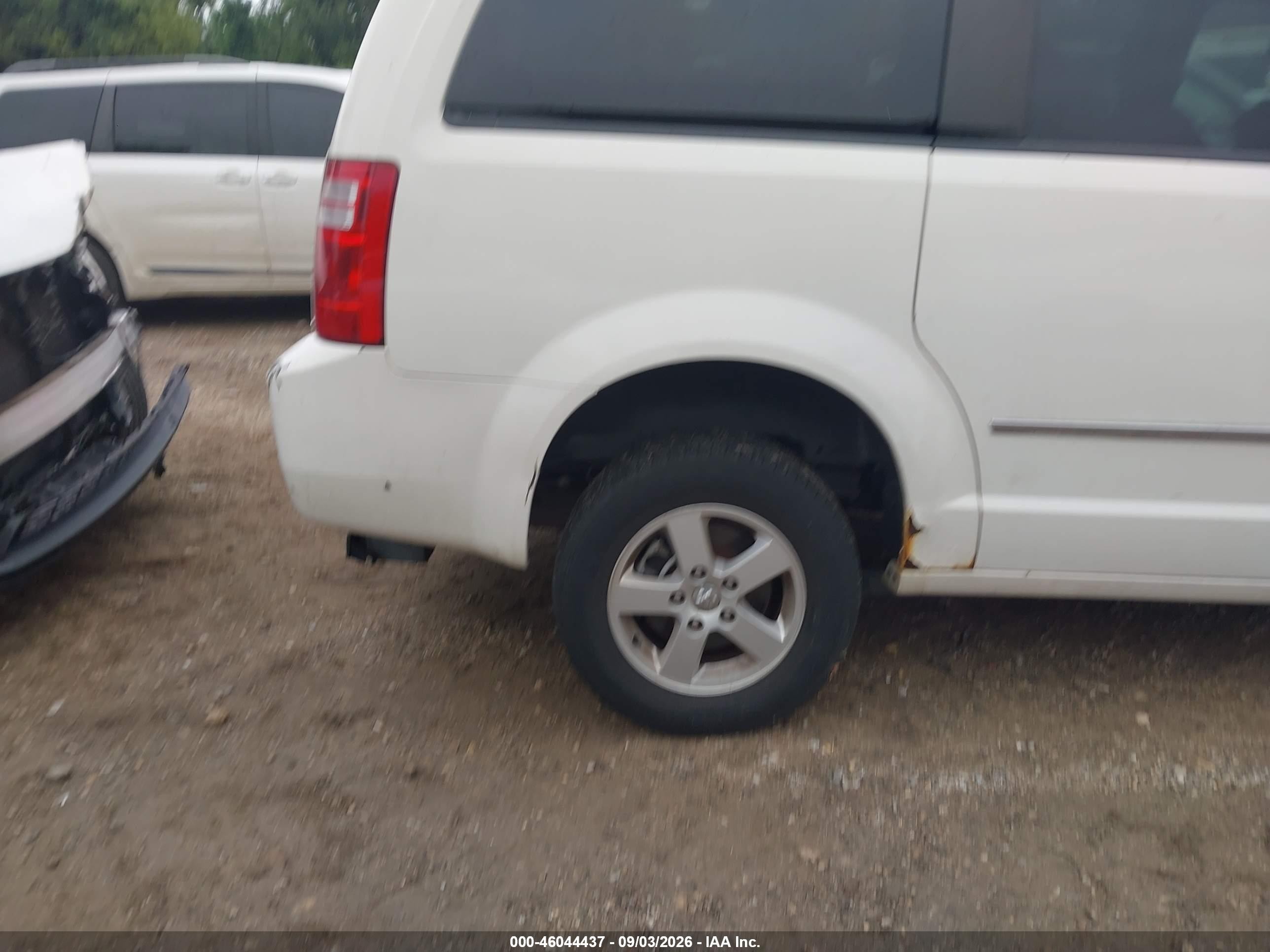 2010 Dodge Grand Caravan Sxt Белый vin: 2D4RN5D15AR215814