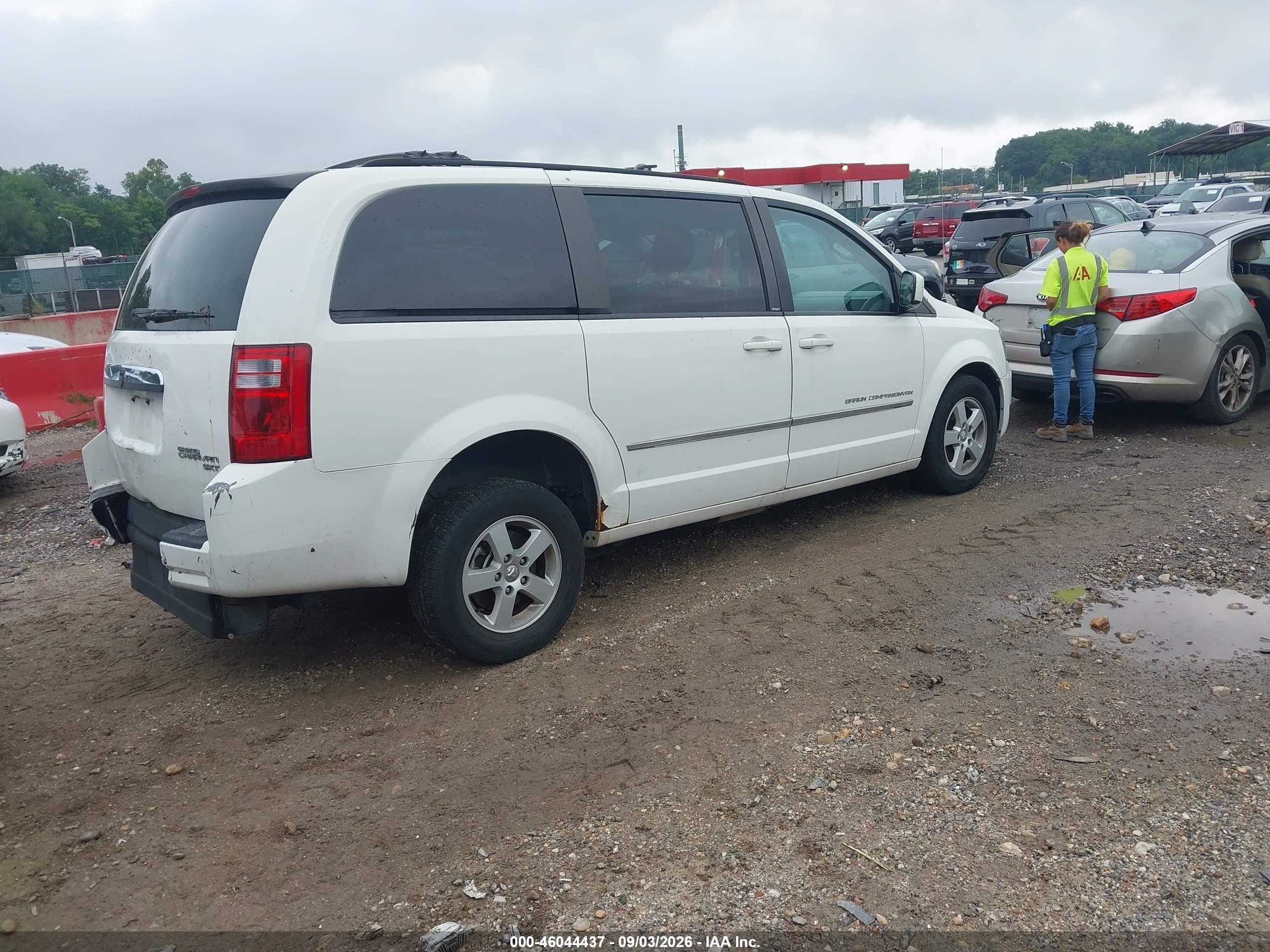 2010 Dodge Grand Caravan Sxt Белый vin: 2D4RN5D15AR215814