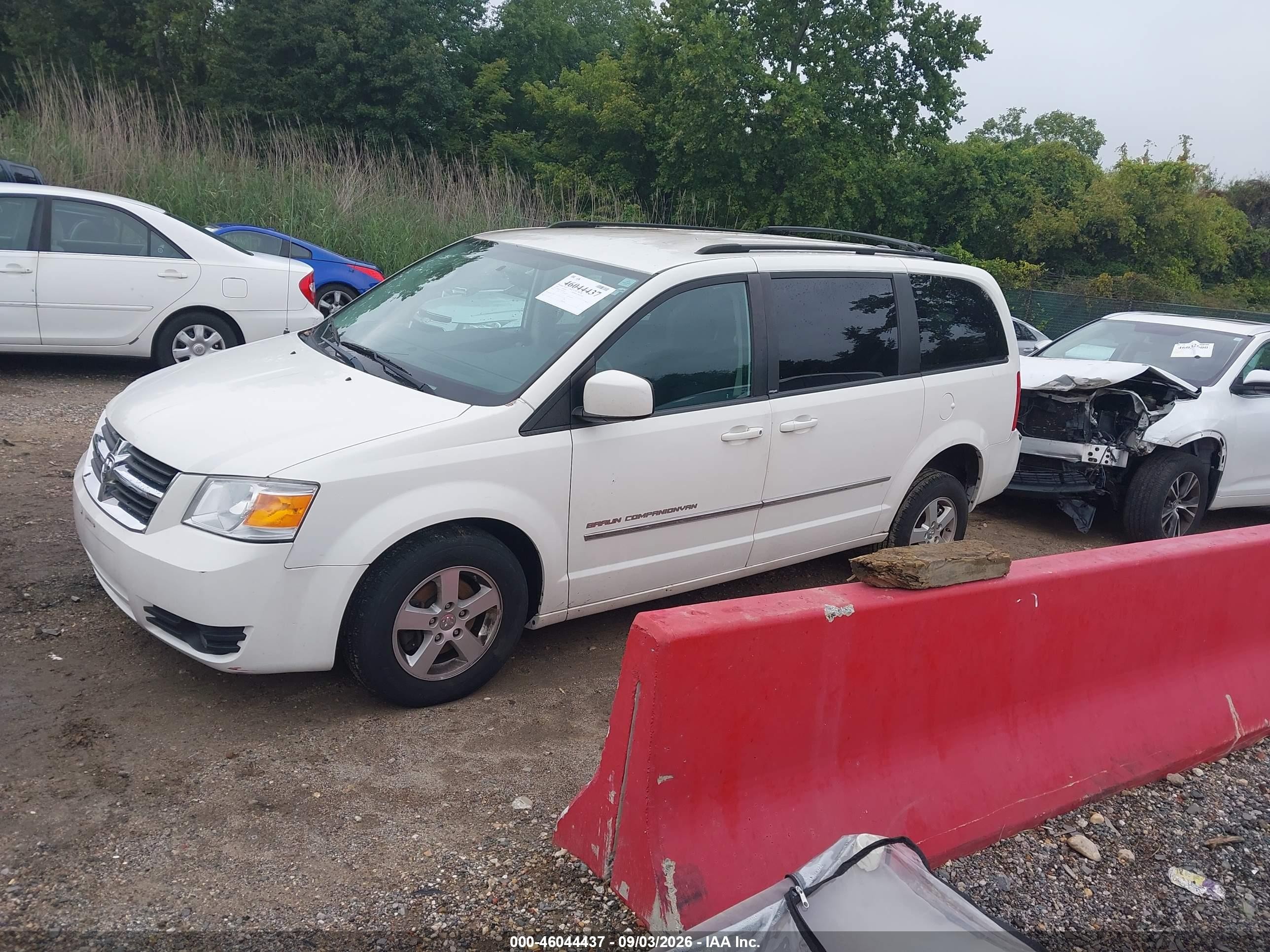 2010 Dodge Grand Caravan Sxt Белый vin: 2D4RN5D15AR215814