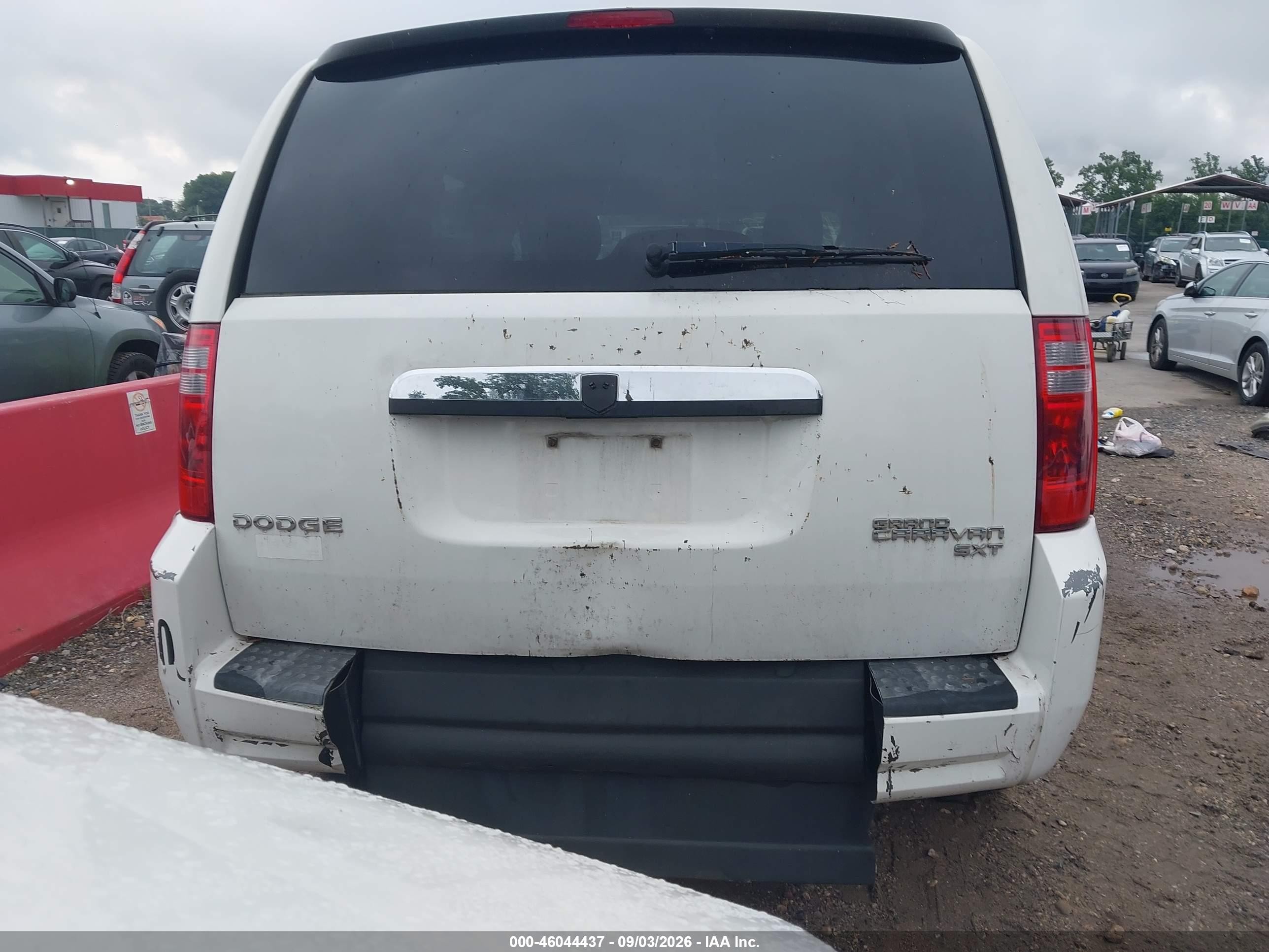 2010 Dodge Grand Caravan Sxt Белый vin: 2D4RN5D15AR215814