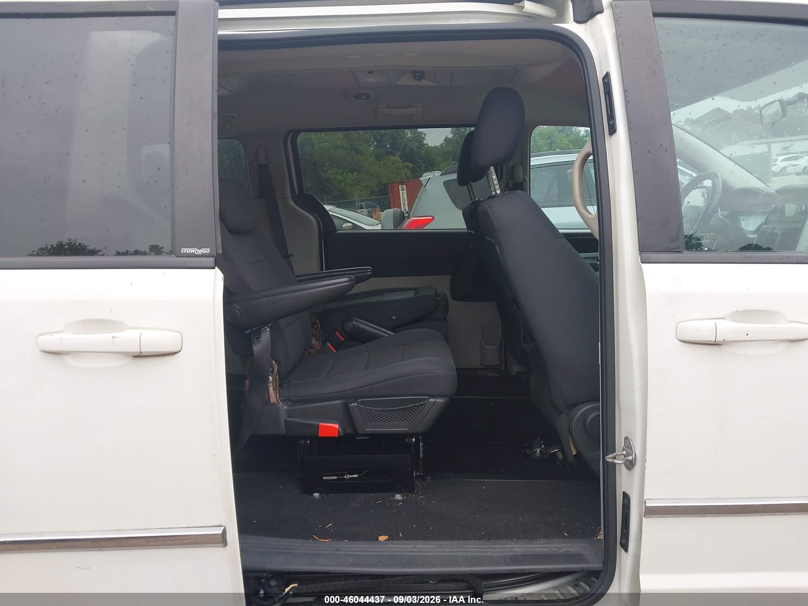 2010 Dodge Grand Caravan Sxt Белый vin: 2D4RN5D15AR215814