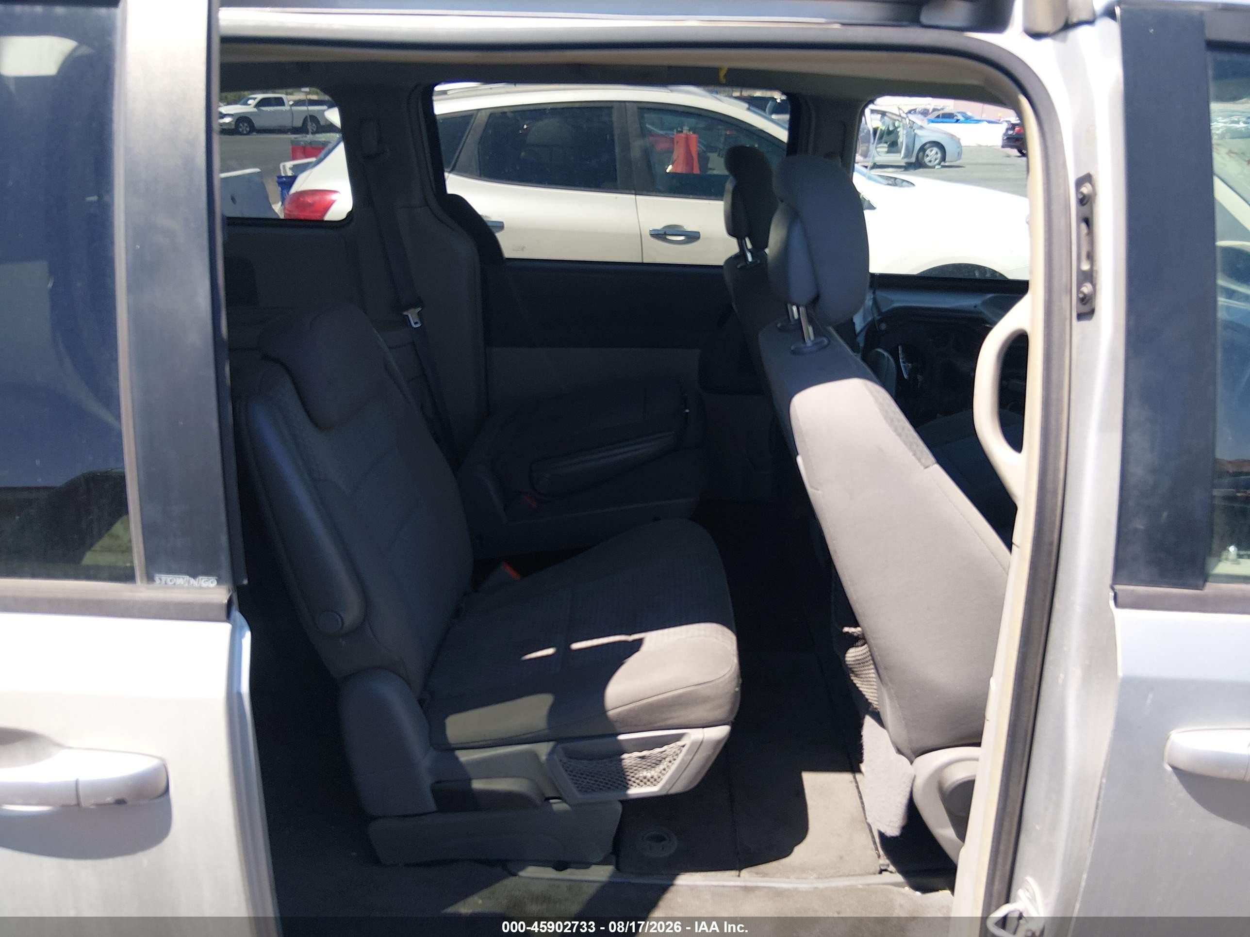 2010 Dodge Grand Caravan Sxt Silver vin: 2D4RN5D15AR273230