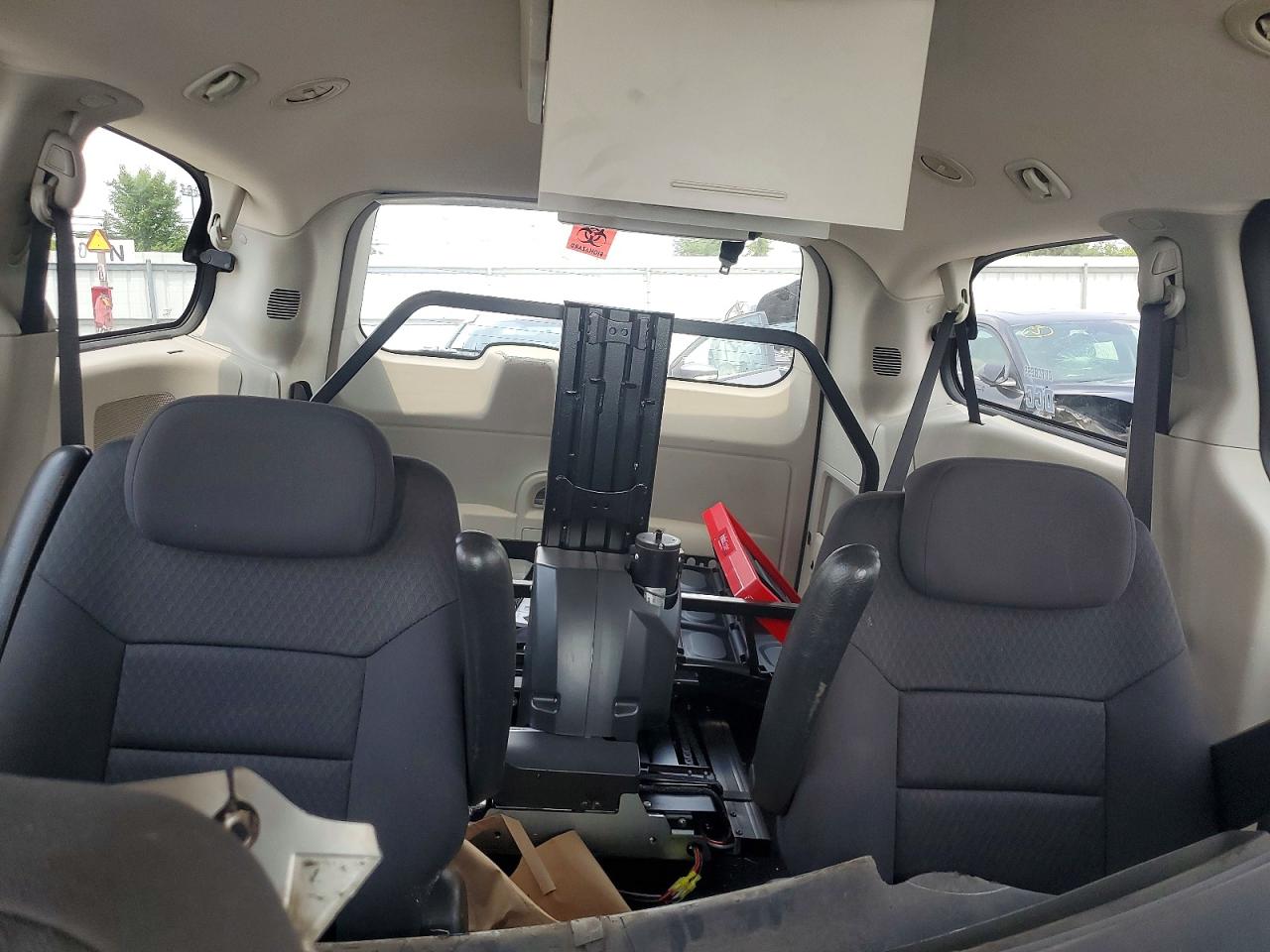 2010 Dodge Grand Caravan Sxt Silver vin: 2D4RN5D15AR417455