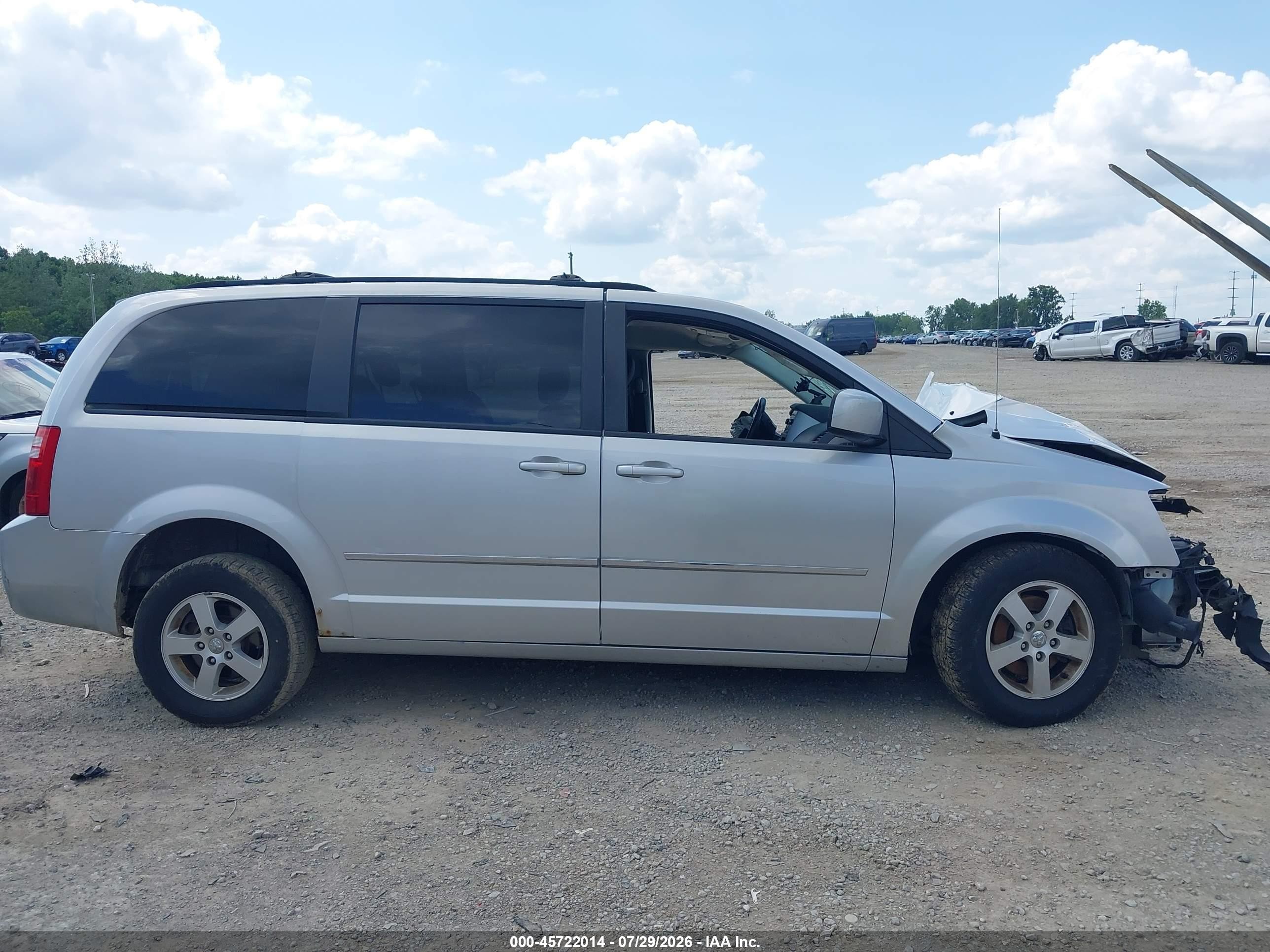 2010 Dodge Grand Caravan Sxt Silver vin: 2D4RN5D16AR119965