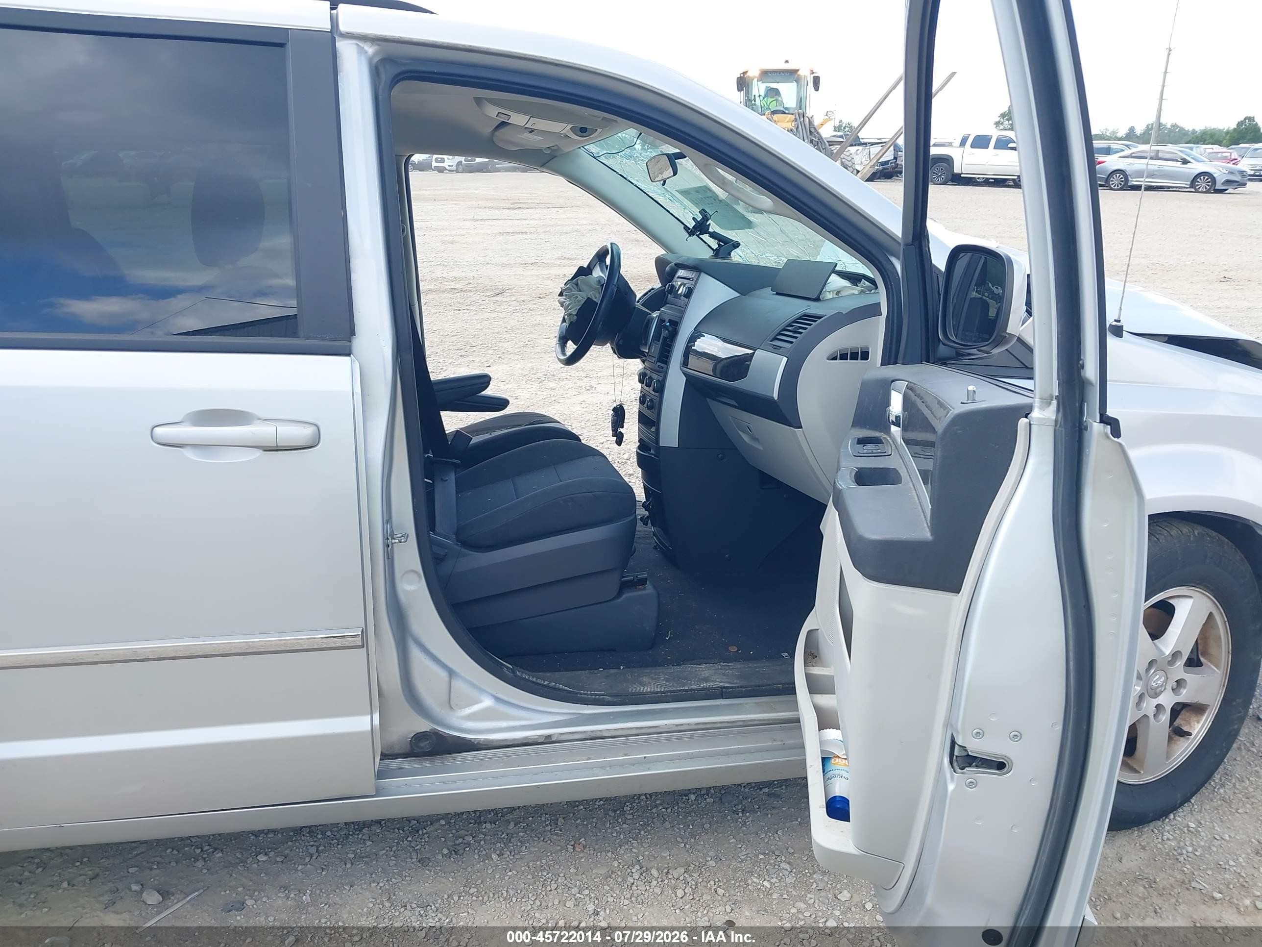 2010 Dodge Grand Caravan Sxt Silver vin: 2D4RN5D16AR119965
