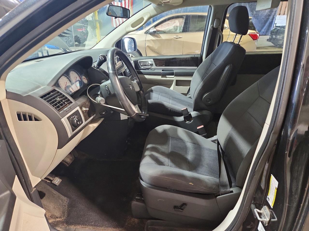 2010 Dodge Grand Caravan Sxt Black vin: 2D4RN5D16AR135647