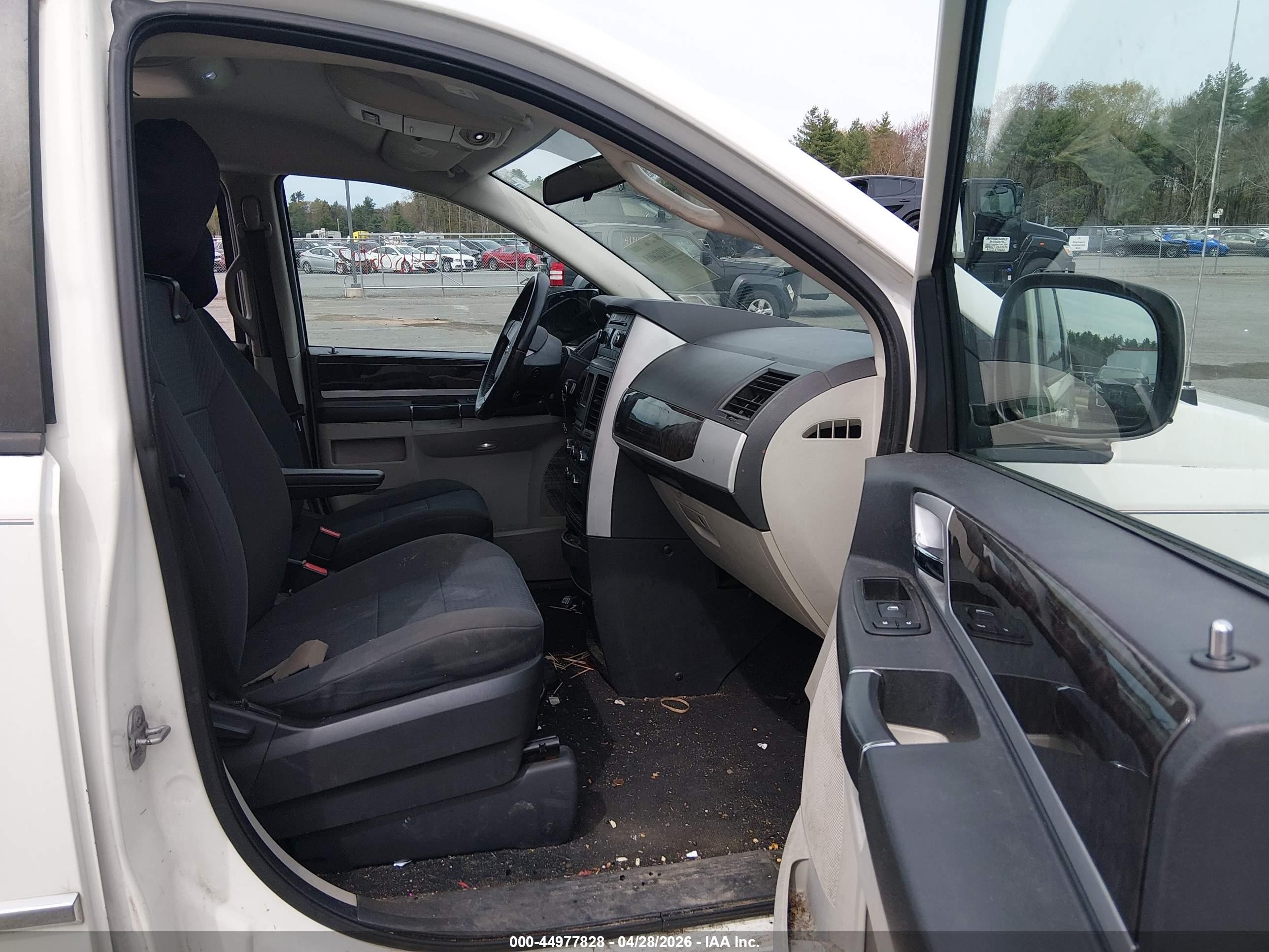 2010 Dodge Grand Caravan Sxt White vin: 2D4RN5D16AR232749