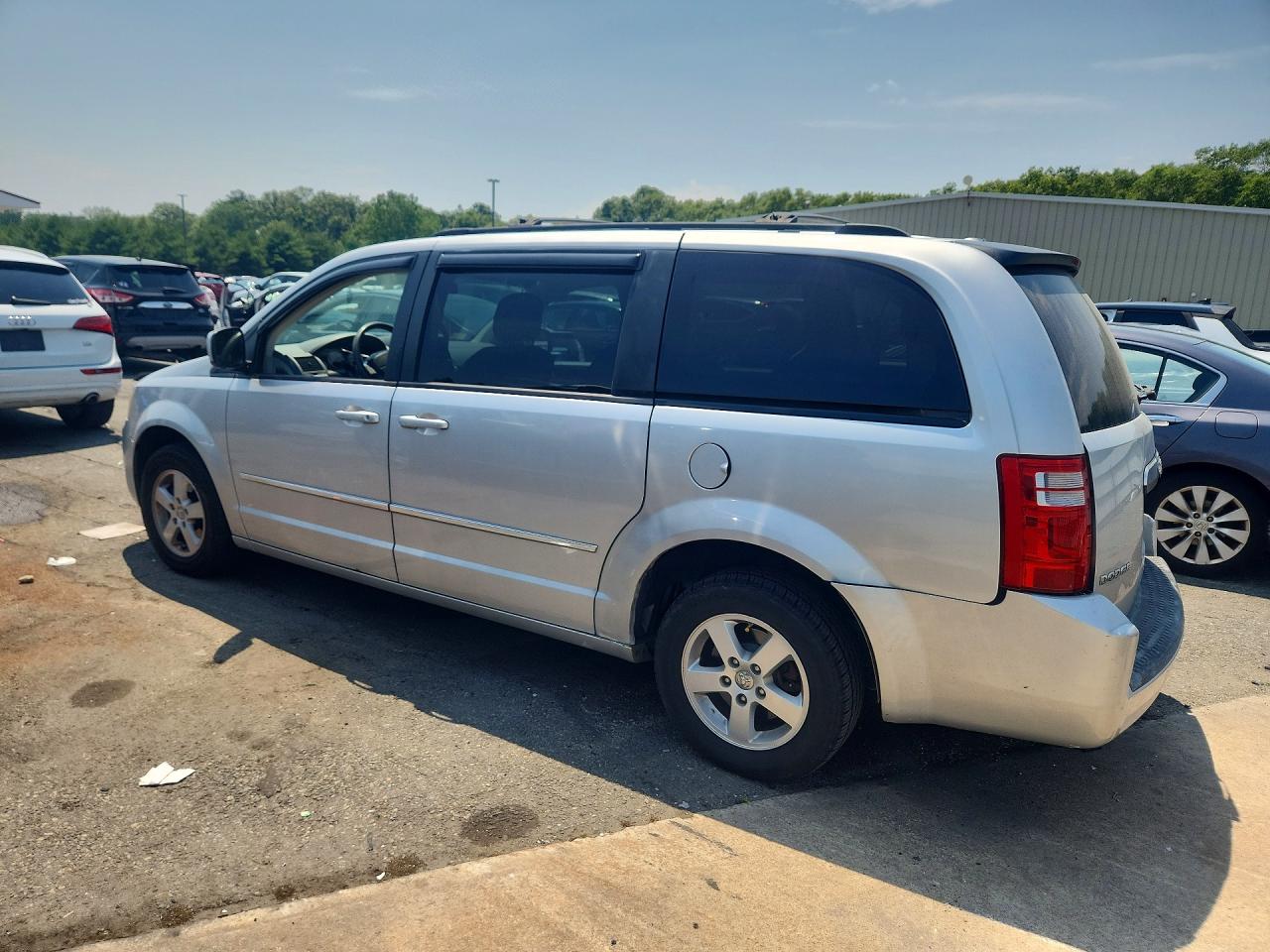 2010 Dodge Grand Caravan Sxt Silver vin: 2D4RN5D16AR409395