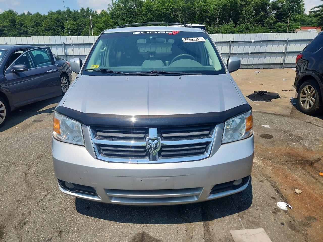 2010 Dodge Grand Caravan Sxt Silver vin: 2D4RN5D16AR409395