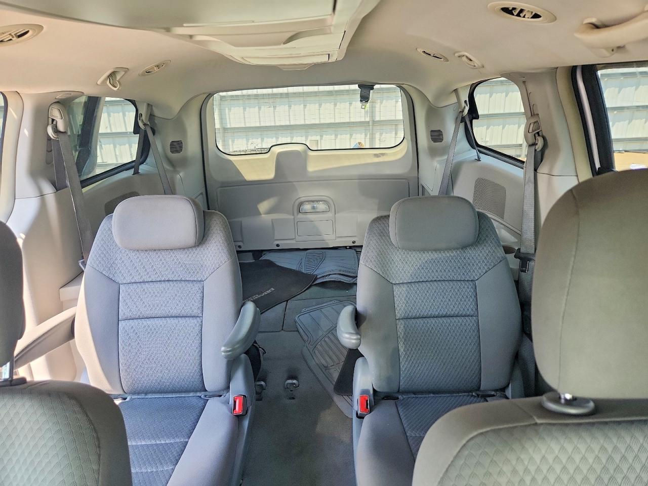 2010 Dodge Grand Caravan Sxt Silver vin: 2D4RN5D16AR409395