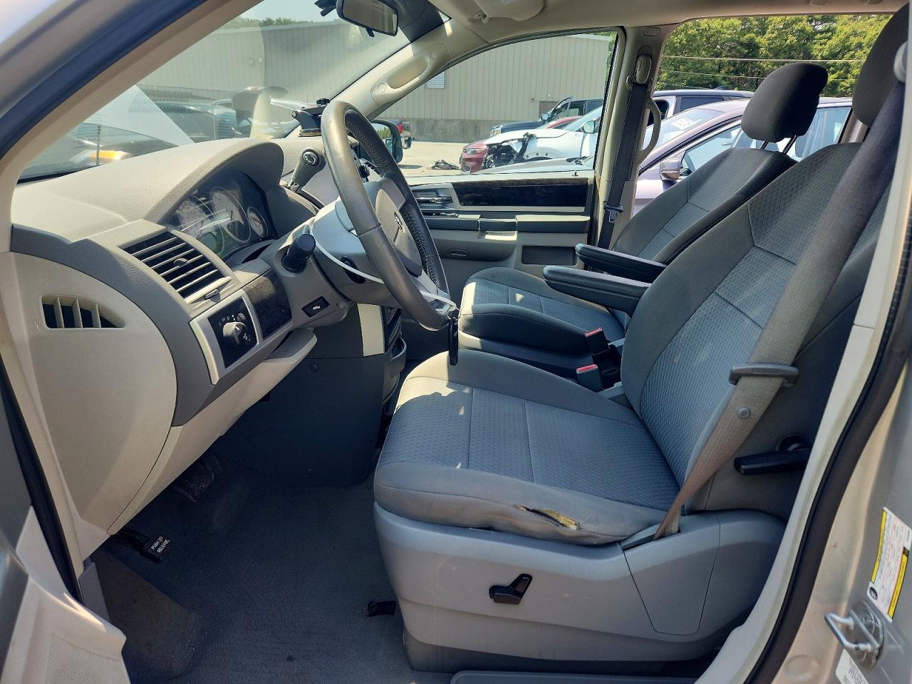 2010 Dodge Grand Caravan Sxt Silver vin: 2D4RN5D16AR409395
