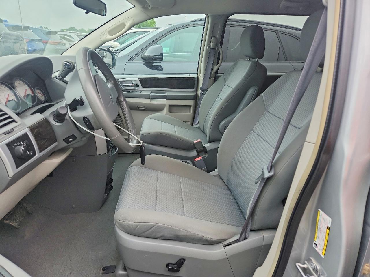 2010 Dodge Grand Caravan Sxt Серебряный vin: 2D4RN5D17AR134717