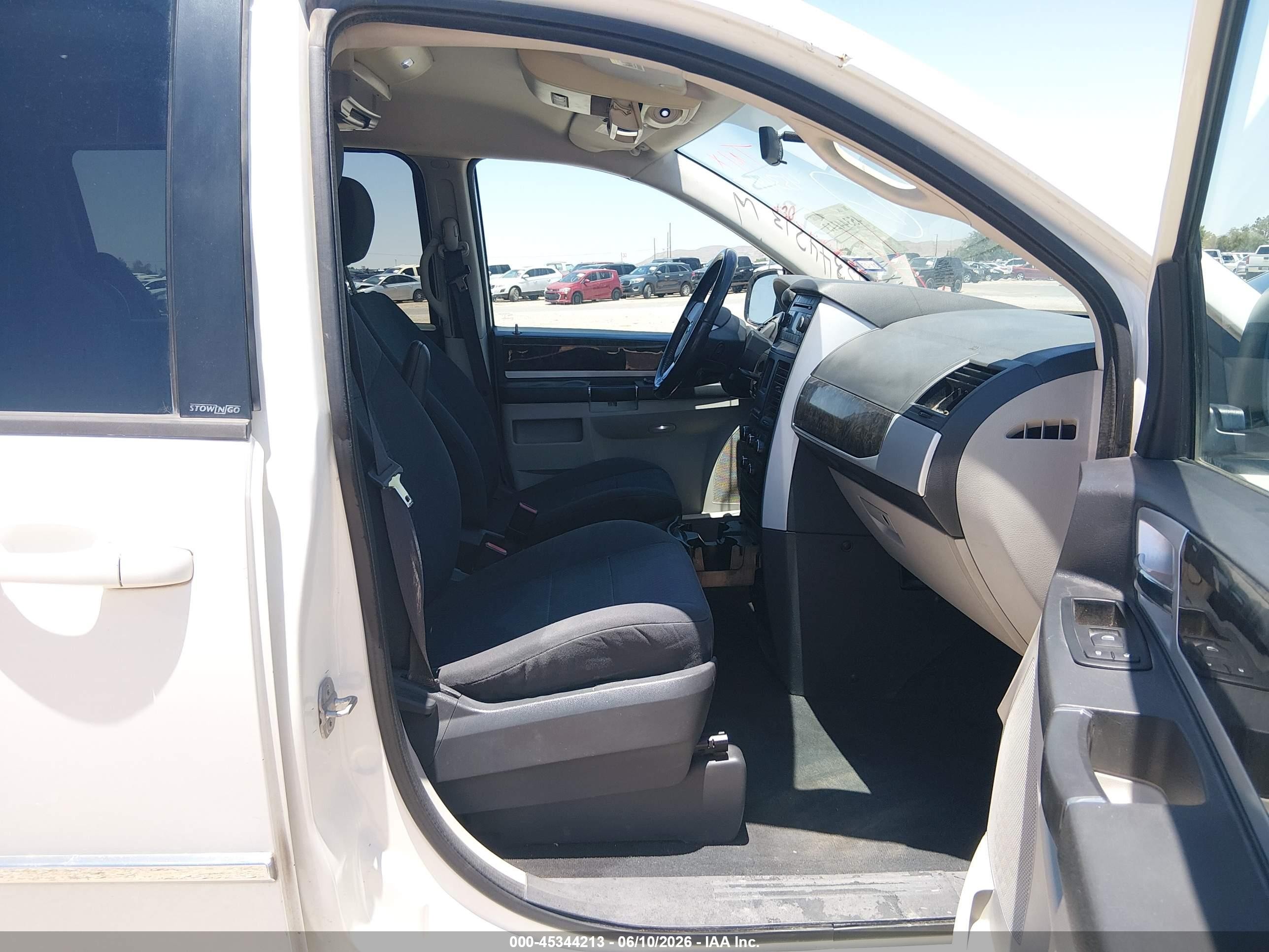 2010 Dodge Grand Caravan Sxt White vin: 2D4RN5D18AR154877