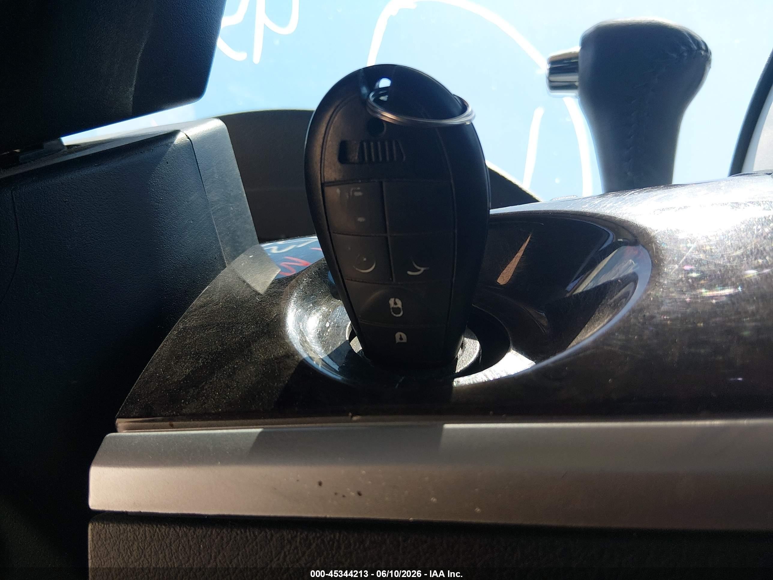 2010 Dodge Grand Caravan Sxt White vin: 2D4RN5D18AR154877